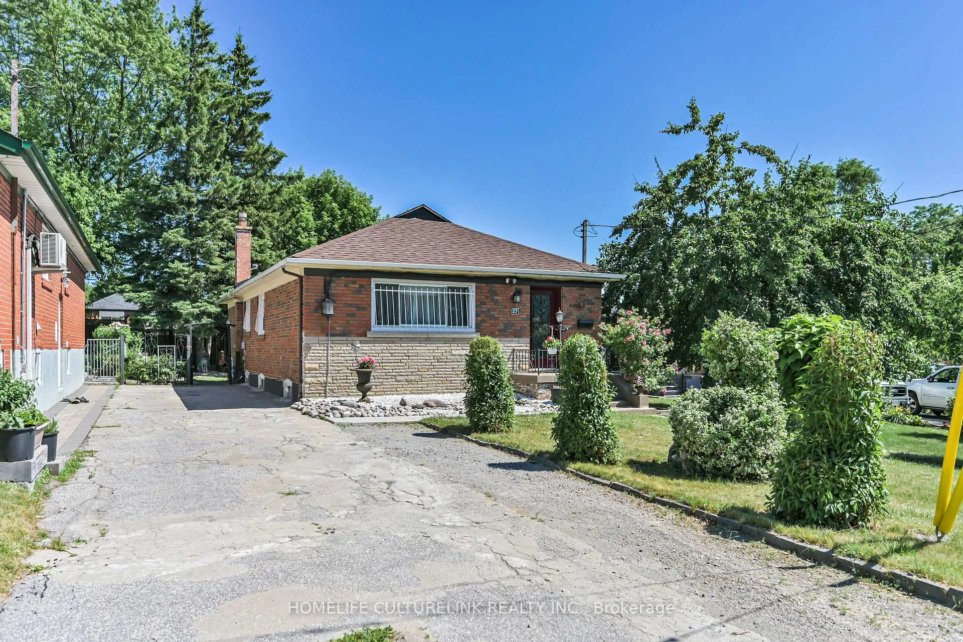 Photo 2 of 27 Anticosti Drive, Scarborough, Bendale — HOMEH