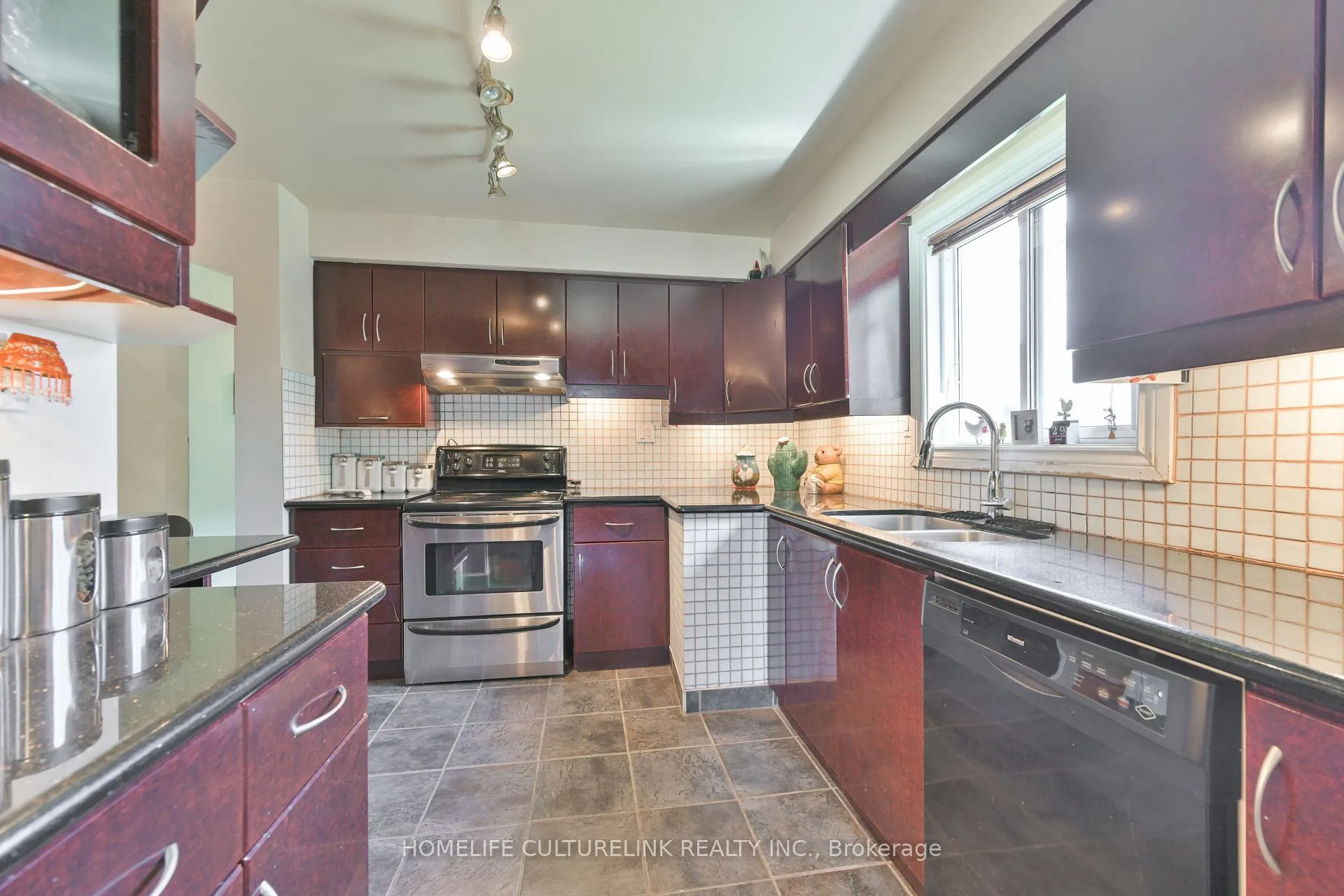 Photo 11 of 27 Anticosti Drive, Scarborough, Bendale — HOMEH