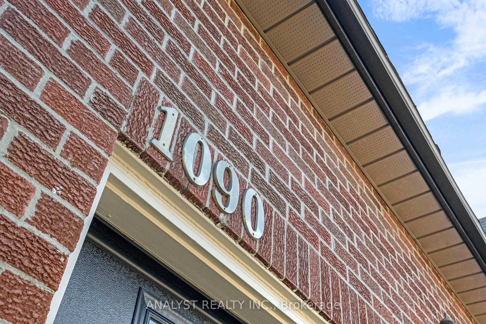 Photo 3 of 1090 longbow Drive, Pickering, Liverpool — HOMEH