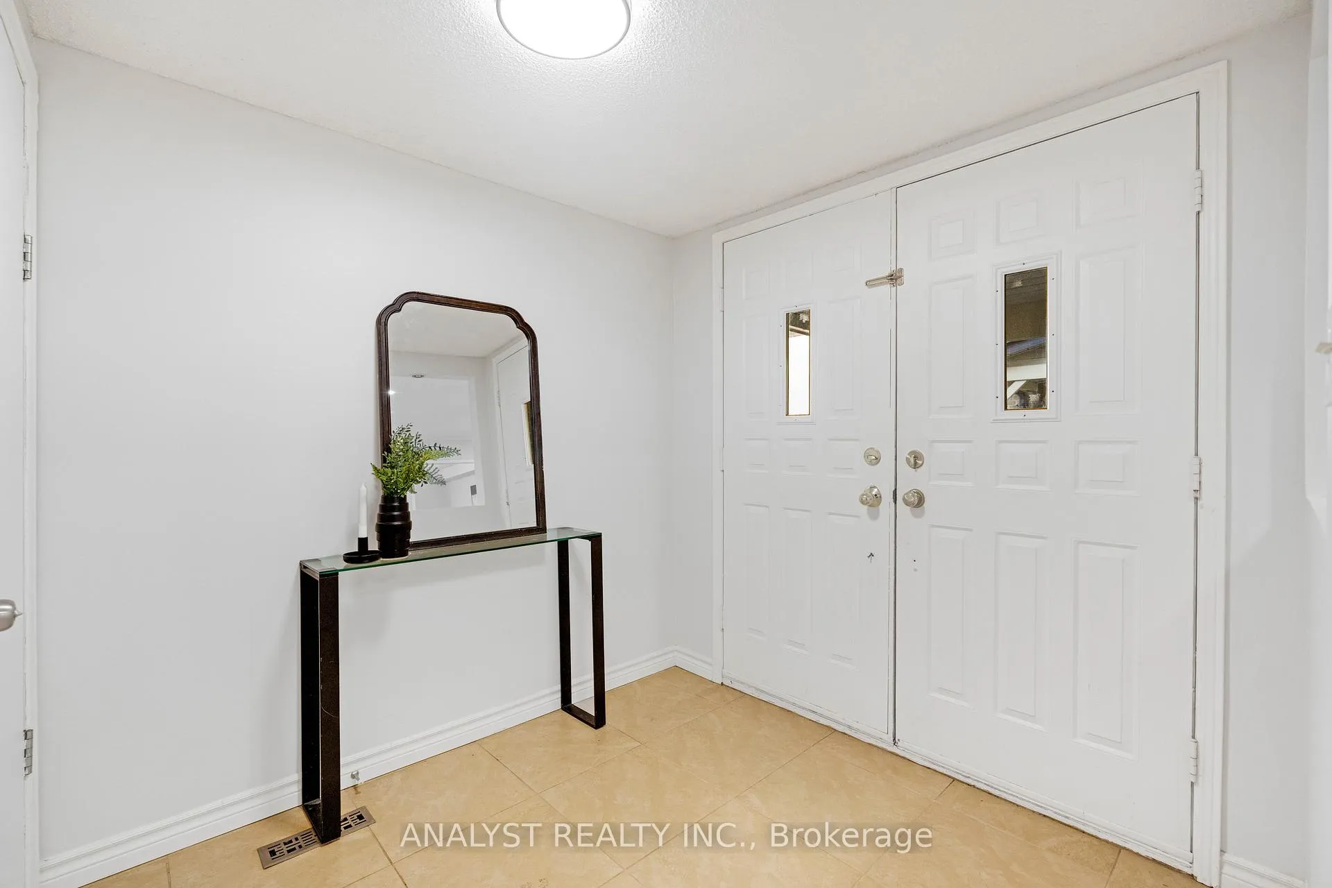 Photo 5 of 1090 longbow Drive, Pickering, Liverpool — HOMEH
