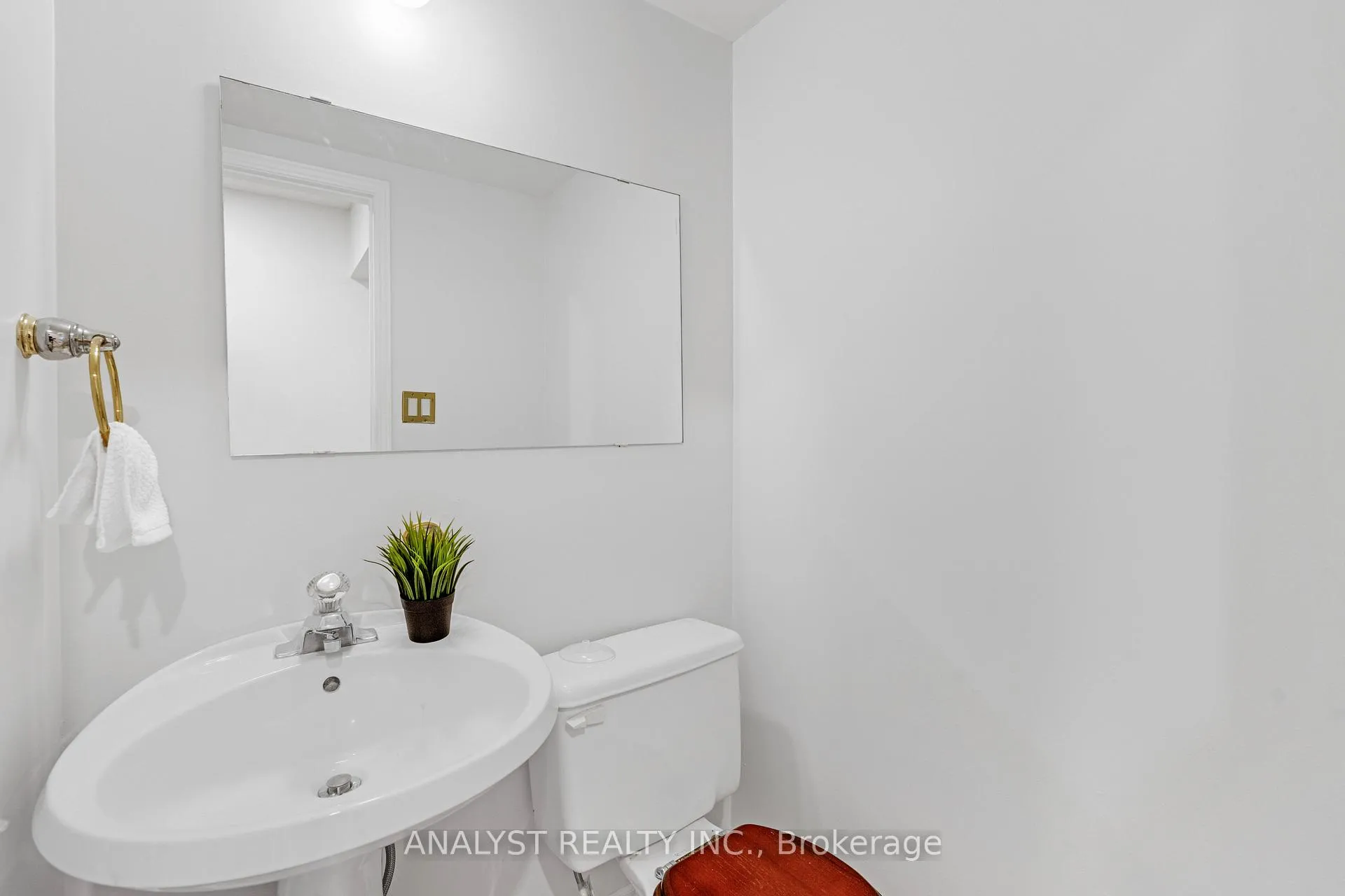 Photo 15 of 1090 longbow Drive, Pickering, Liverpool — HOMEH