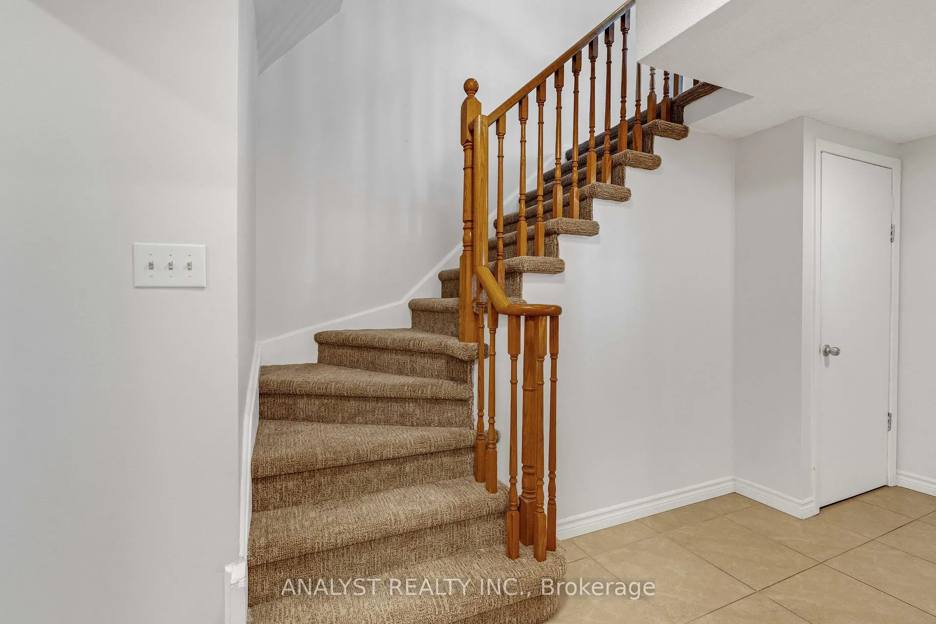 Photo 16 of 1090 longbow Drive, Pickering, Liverpool — HOMEH