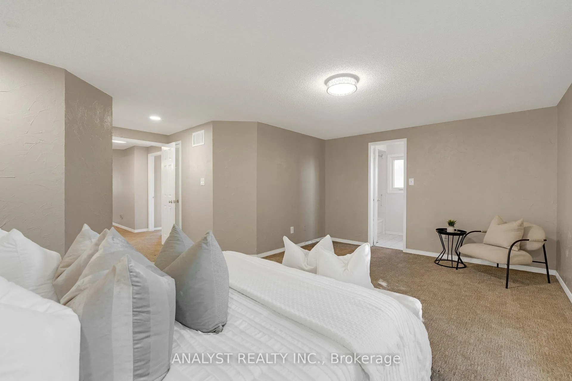 Photo 24 of 1090 longbow Drive, Pickering, Liverpool — HOMEH
