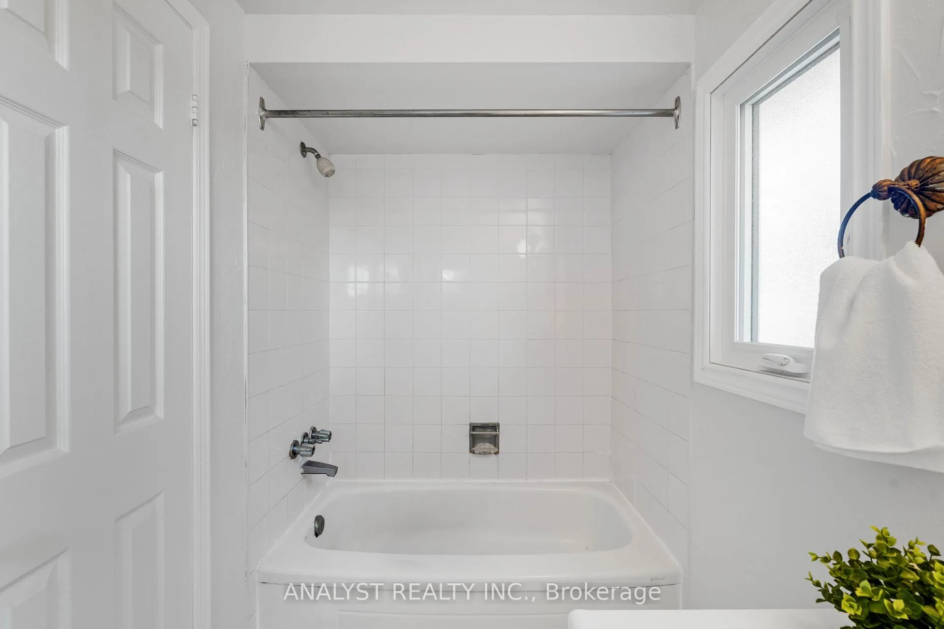 Photo 26 of 1090 longbow Drive, Pickering, Liverpool — HOMEH