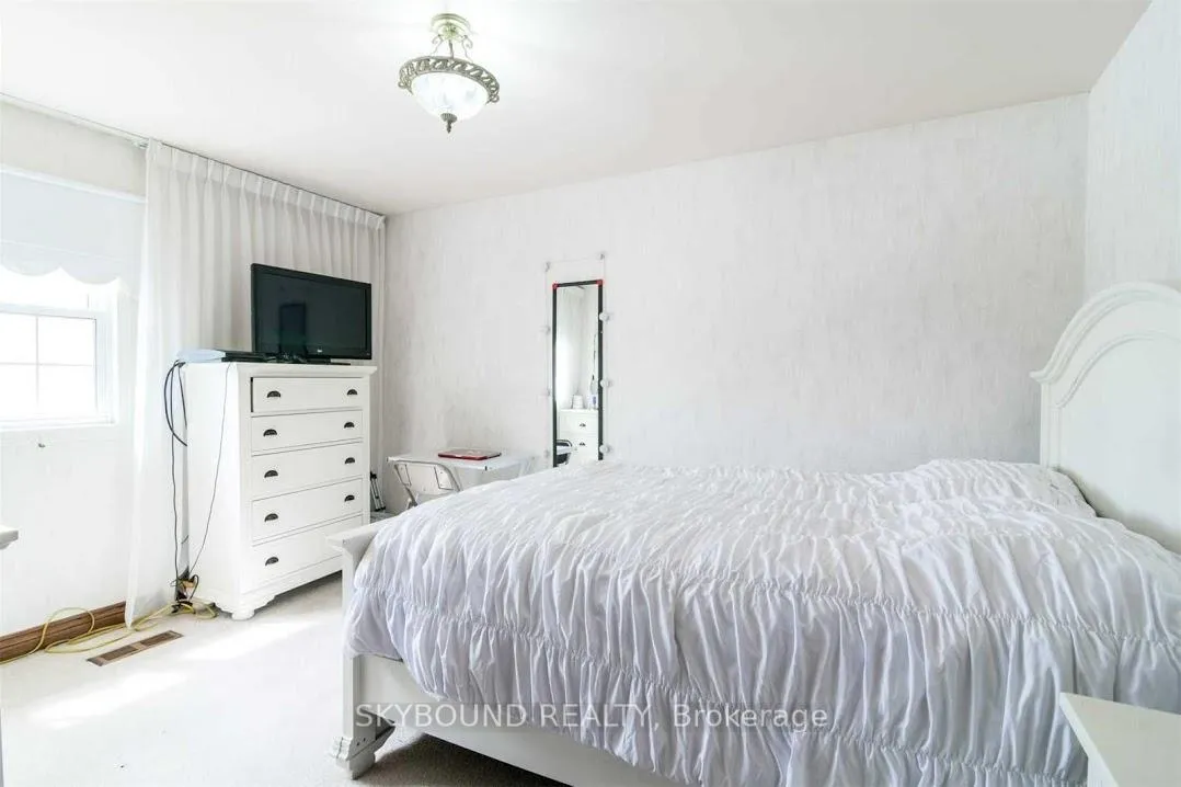 Photo 19 of Unit Upper, 7 Mackay Street N, Brampton, Northwest Sandalwood Parkway — HOMEH
