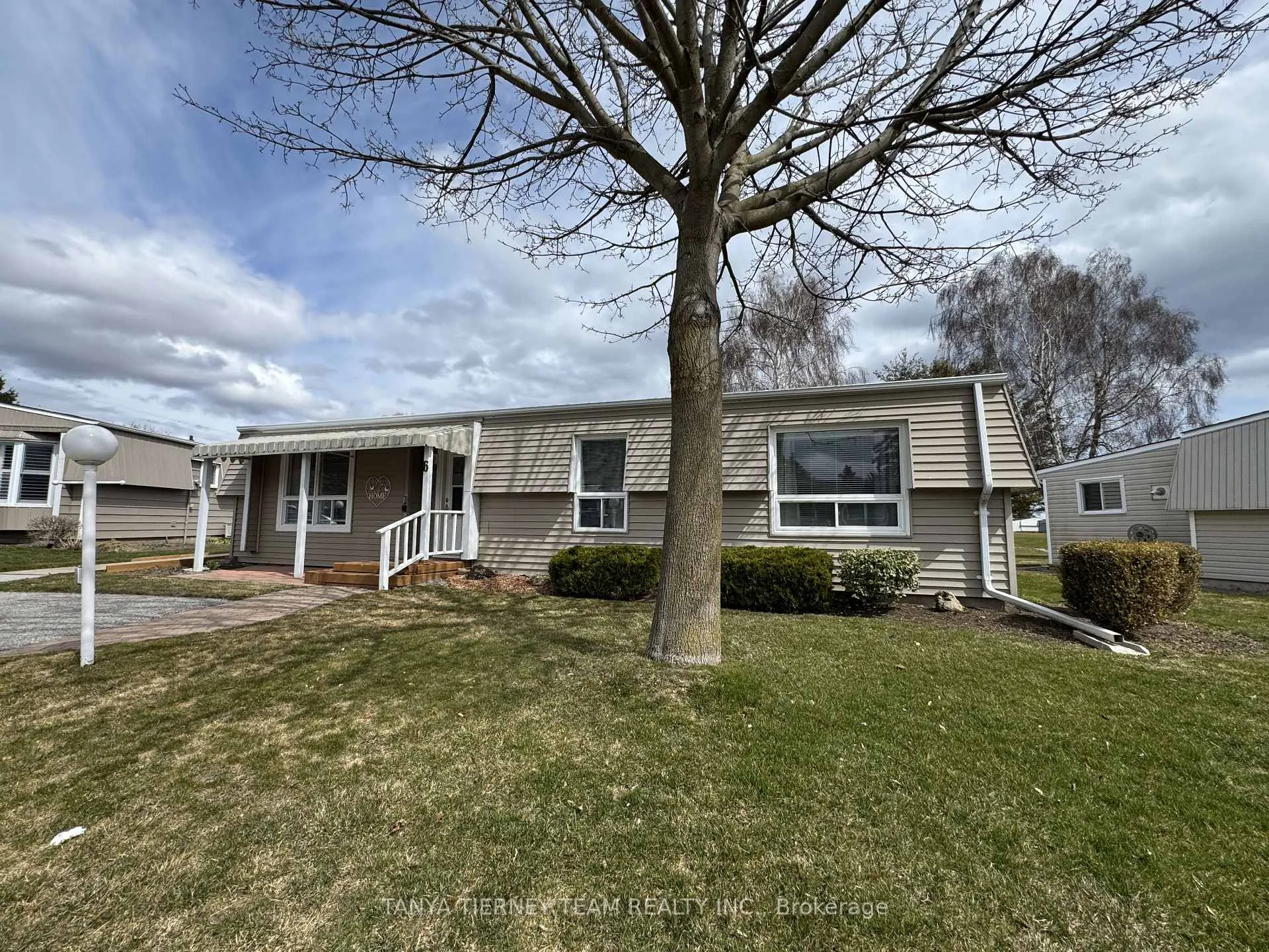 Photo 2 of 6 The Cove Road, Clarington, Newcastle — HOMEH