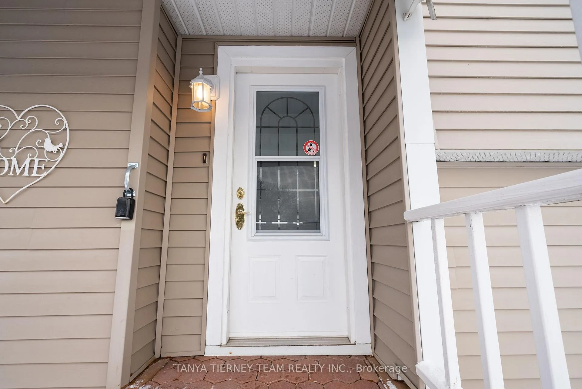 Photo 4 of 6 The Cove Road, Clarington, Newcastle — HOMEH
