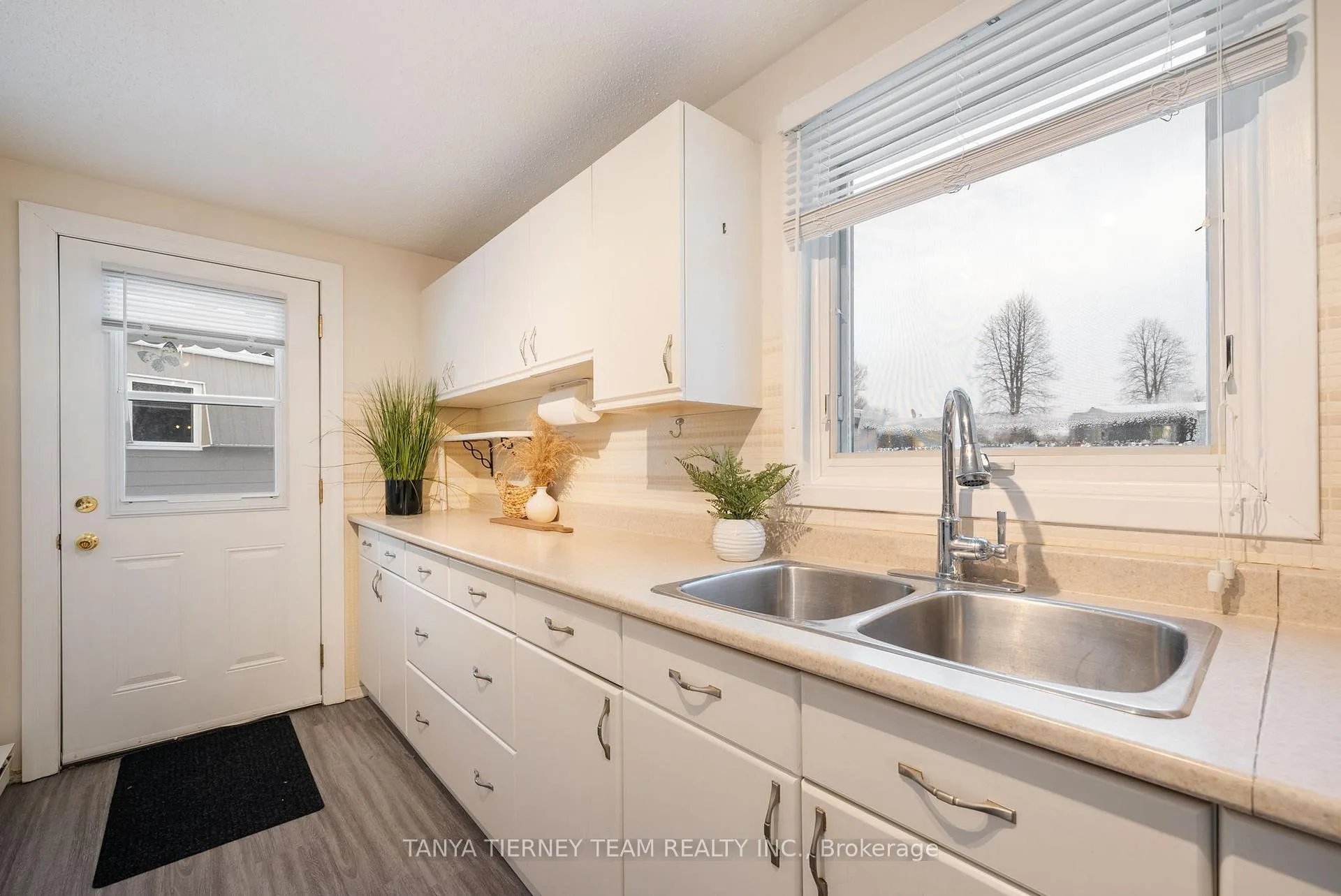 Photo 12 of 6 The Cove Road, Clarington, Newcastle — HOMEH