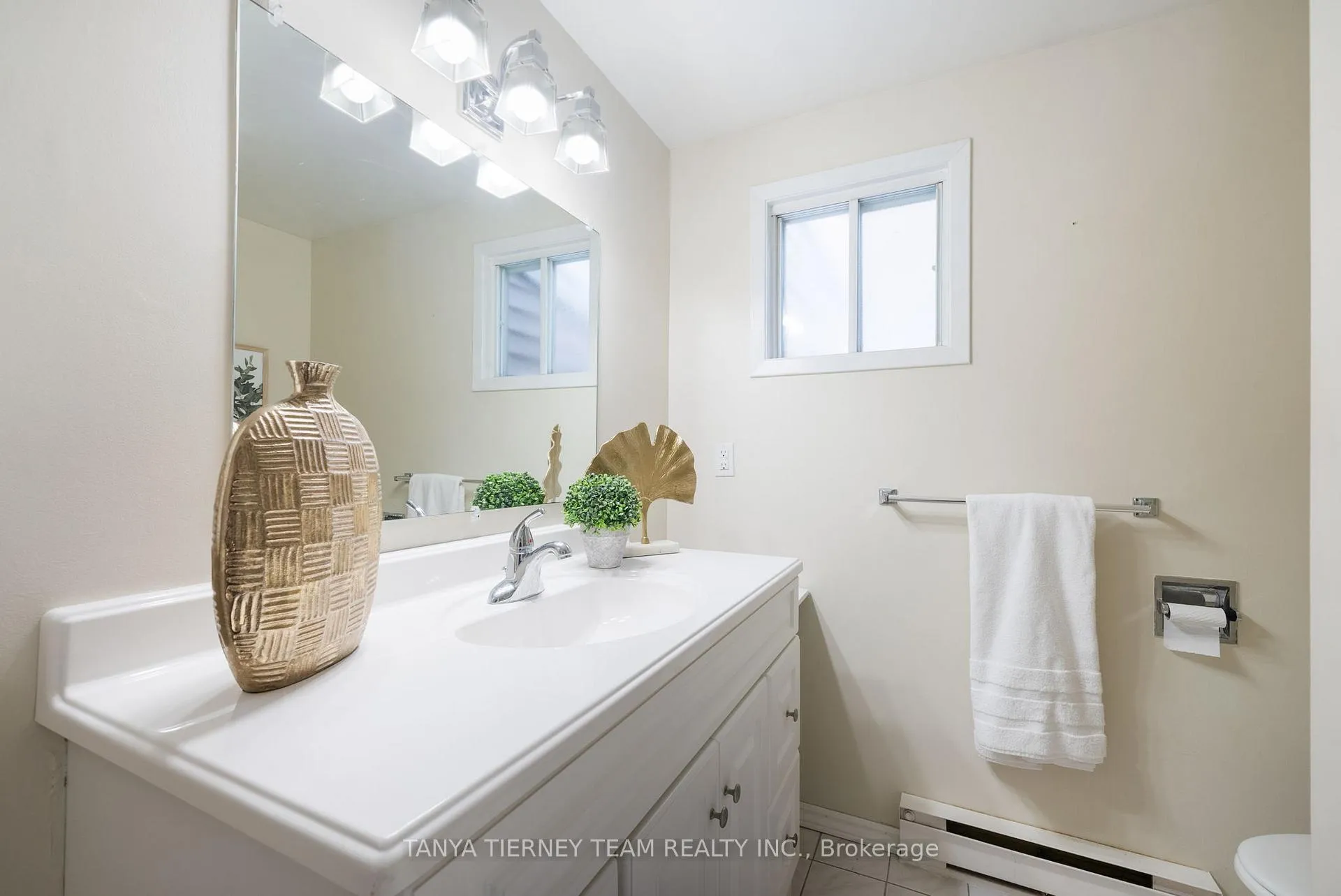 Photo 24 of 6 The Cove Road, Clarington, Newcastle — HOMEH