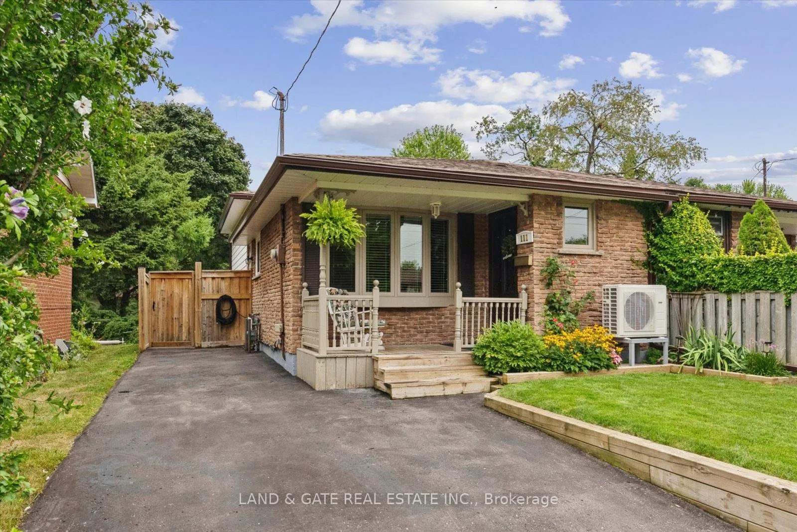 Photo 2 of 111 Guelph Street, Oshawa, Donevan — HOMEH
