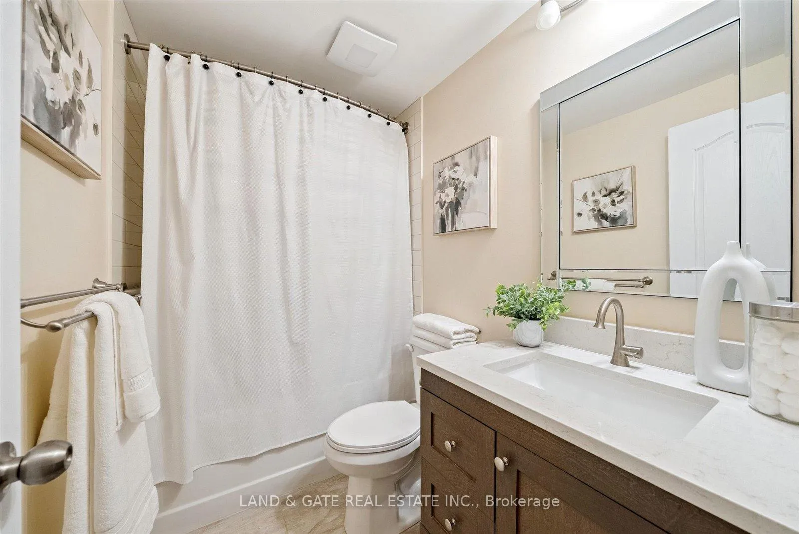 Photo 30 of 111 Guelph Street, Oshawa, Donevan — HOMEH