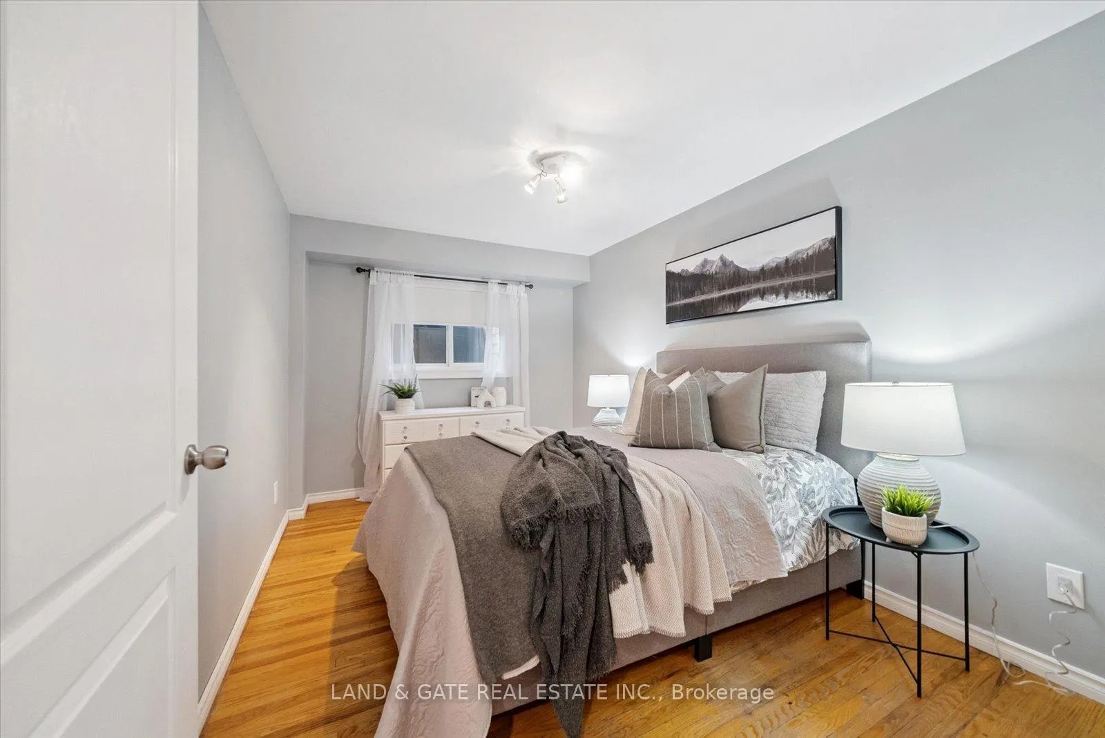 Photo 31 of 111 Guelph Street, Oshawa, Donevan — HOMEH