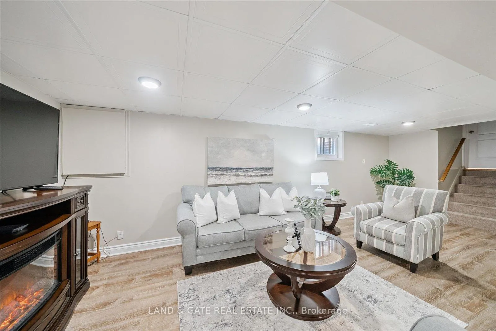 Photo 34 of 111 Guelph Street, Oshawa, Donevan — HOMEH