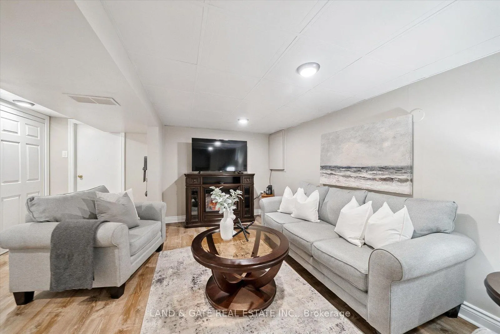 Photo 36 of 111 Guelph Street, Oshawa, Donevan — HOMEH