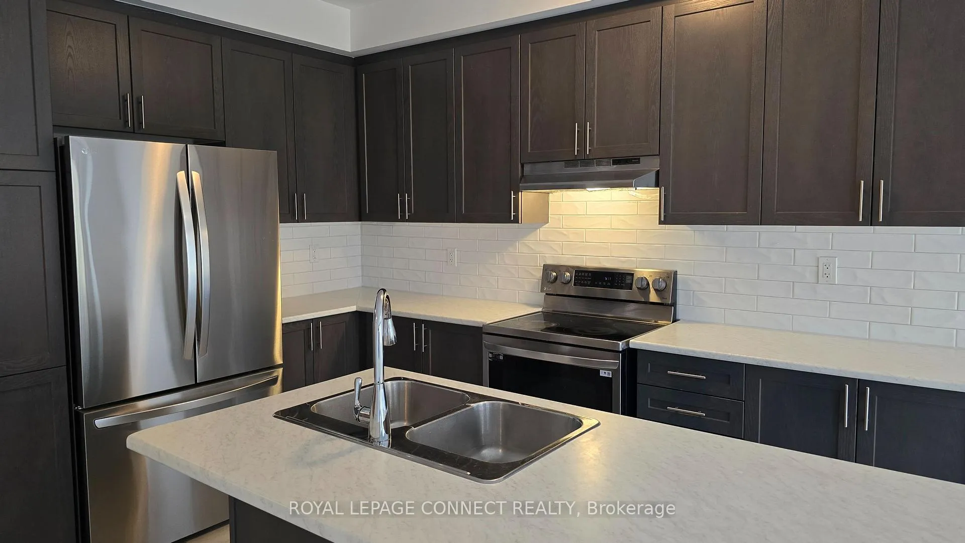 Photo 7 of 2042 Cameron Lott Crescent, Oshawa, Kedron — HOMEH