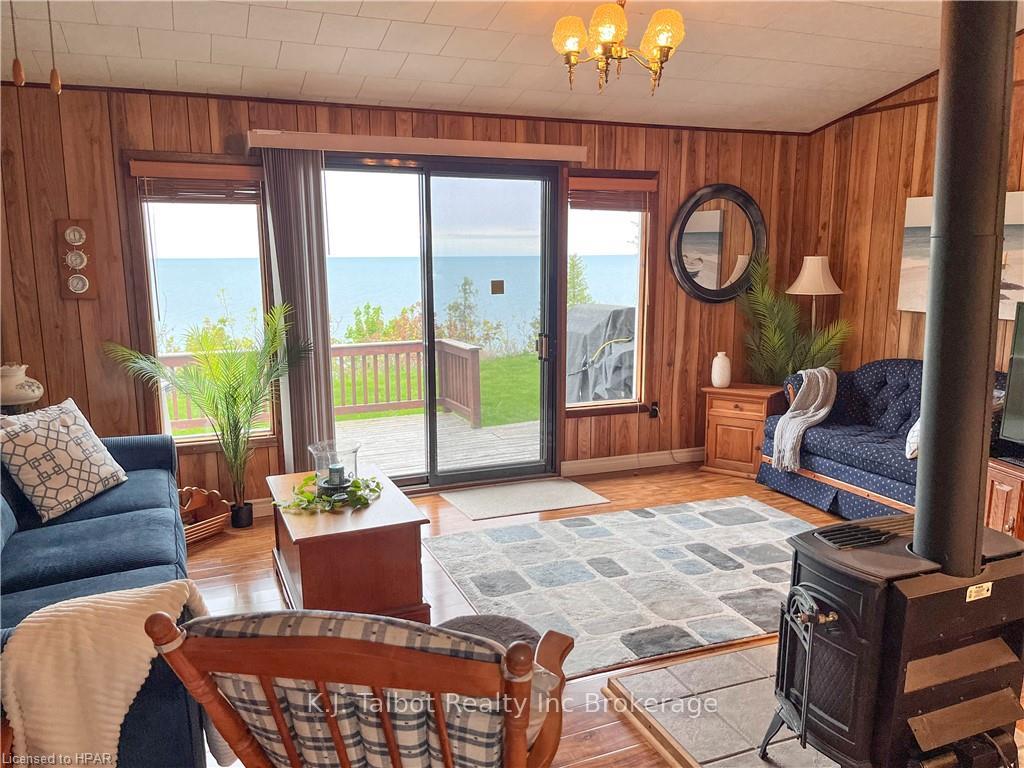 Photo 4 of 31 Andrews Crescent, Goderich, Goderich (Town) — HOMEH