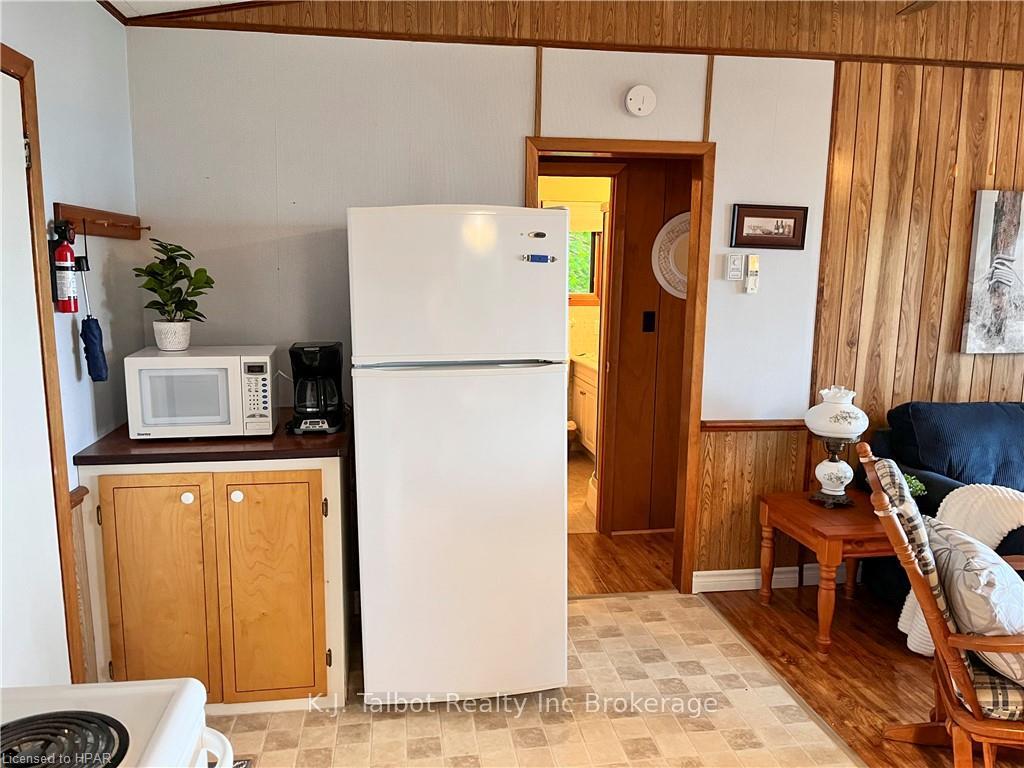 Photo 8 of 31 Andrews Crescent, Goderich, Goderich (Town) — HOMEH