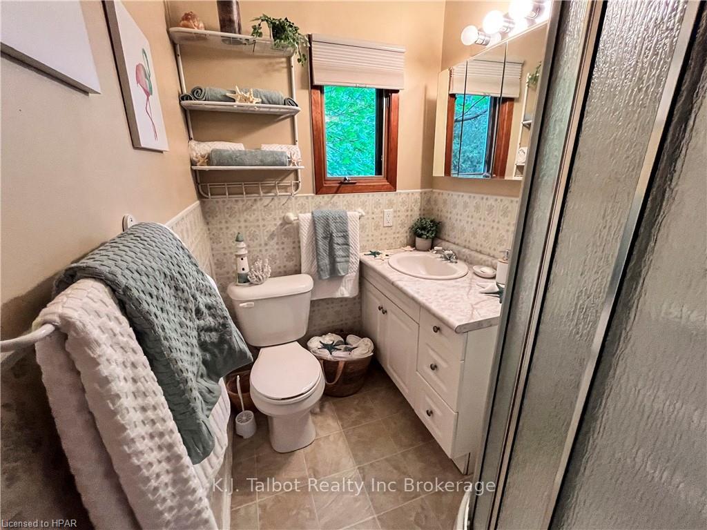 Photo 14 of 31 Andrews Crescent, Goderich, Goderich (Town) — HOMEH