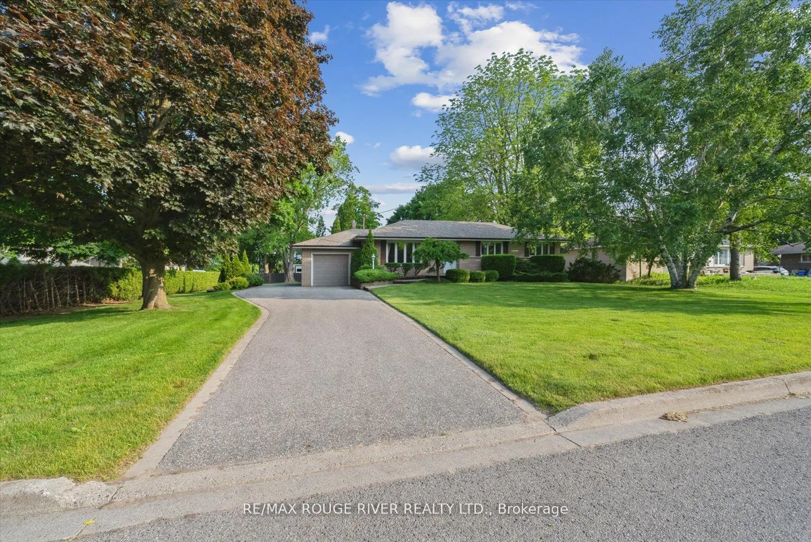 Photo 1 of 15 Westwood Drive, Whitby, Blue Grass Meadows — HOMEH
