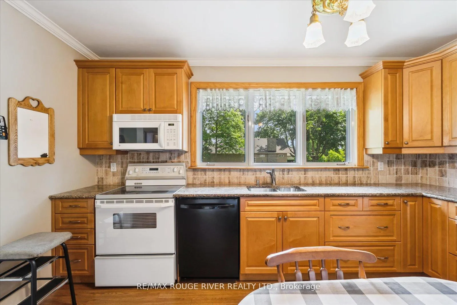 Photo 16 of 15 Westwood Drive, Whitby, Blue Grass Meadows — HOMEH
