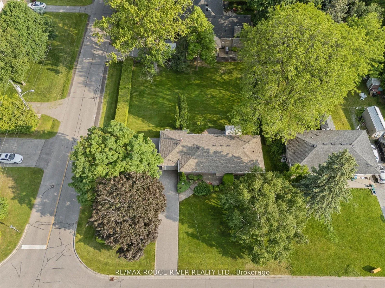 Photo 37 of 15 Westwood Drive, Whitby, Blue Grass Meadows — HOMEH