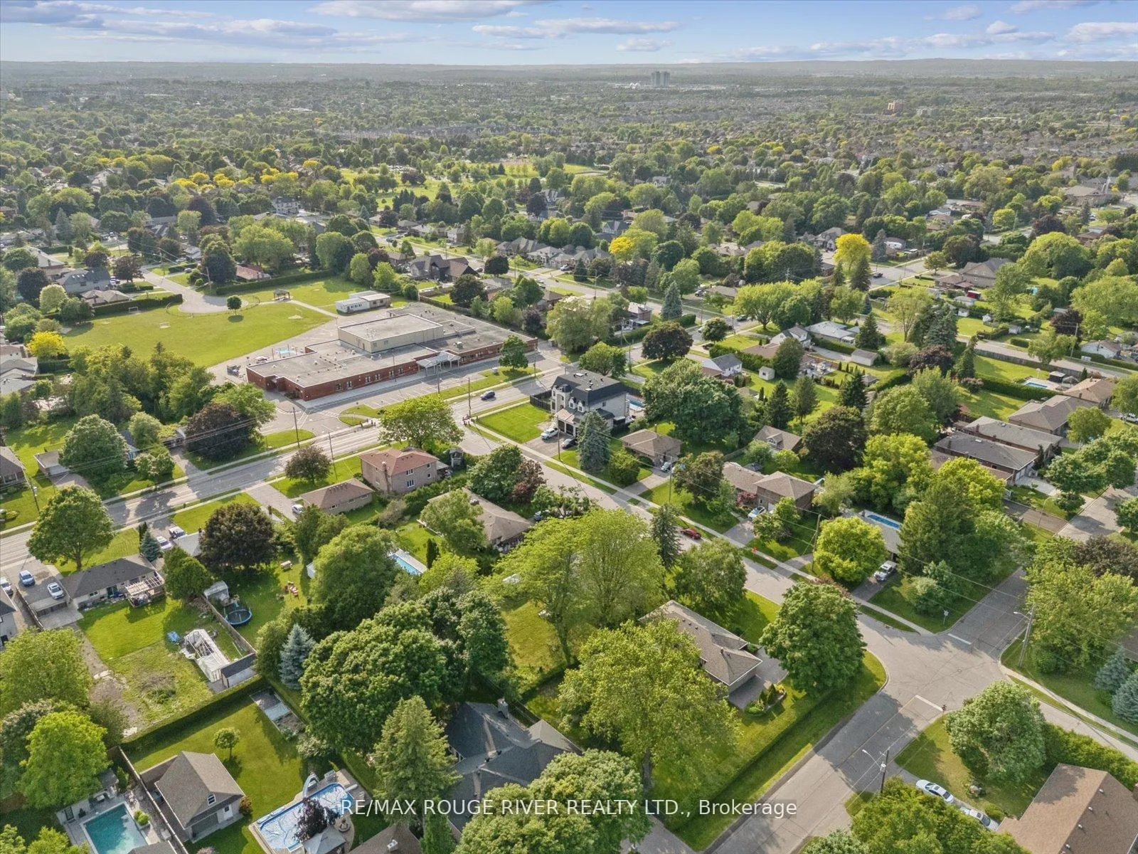 Photo 39 of 15 Westwood Drive, Whitby, Blue Grass Meadows — HOMEH