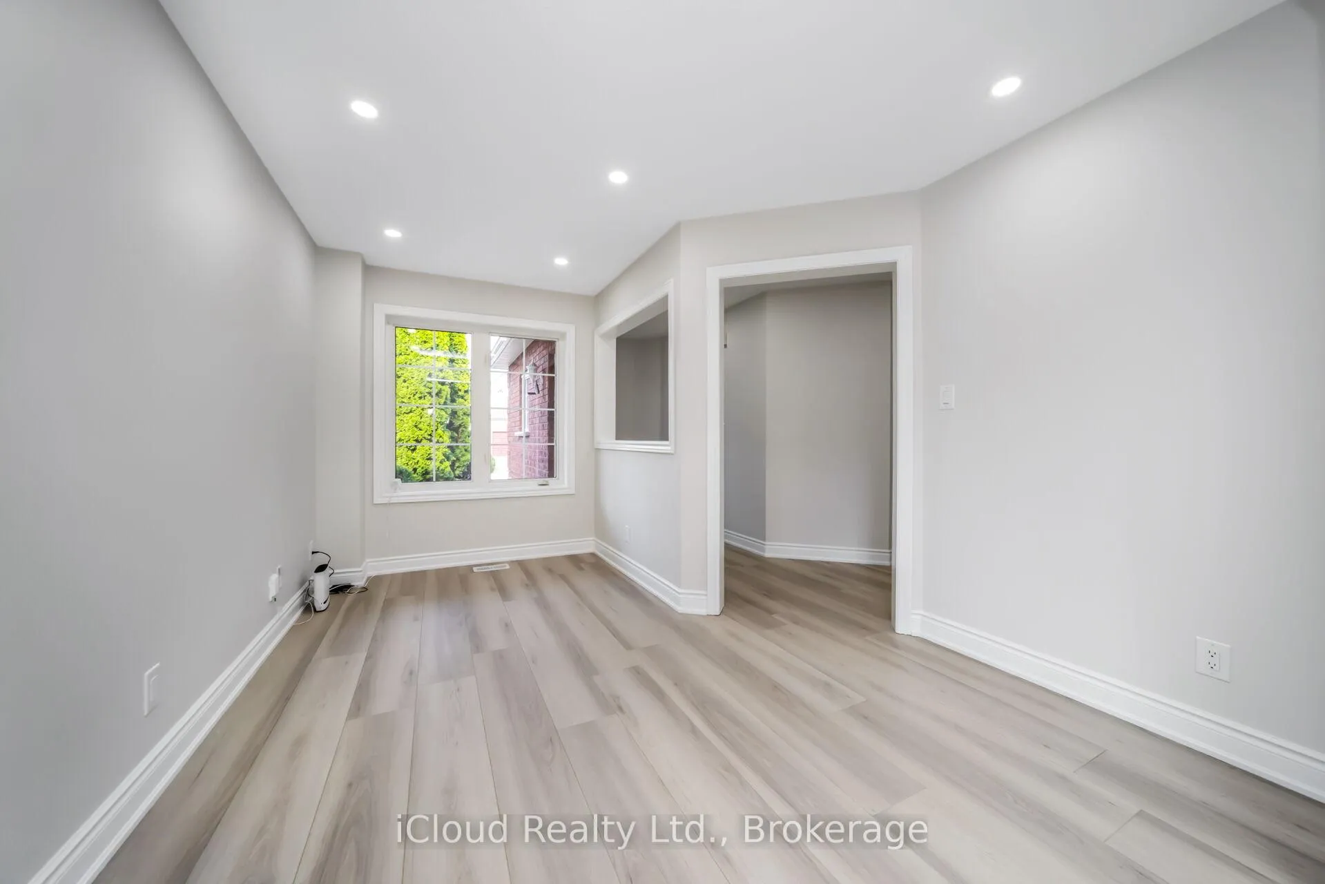 Photo 6 of 86 Cecil Found Crescent, Clarington, Courtice — HOMEH