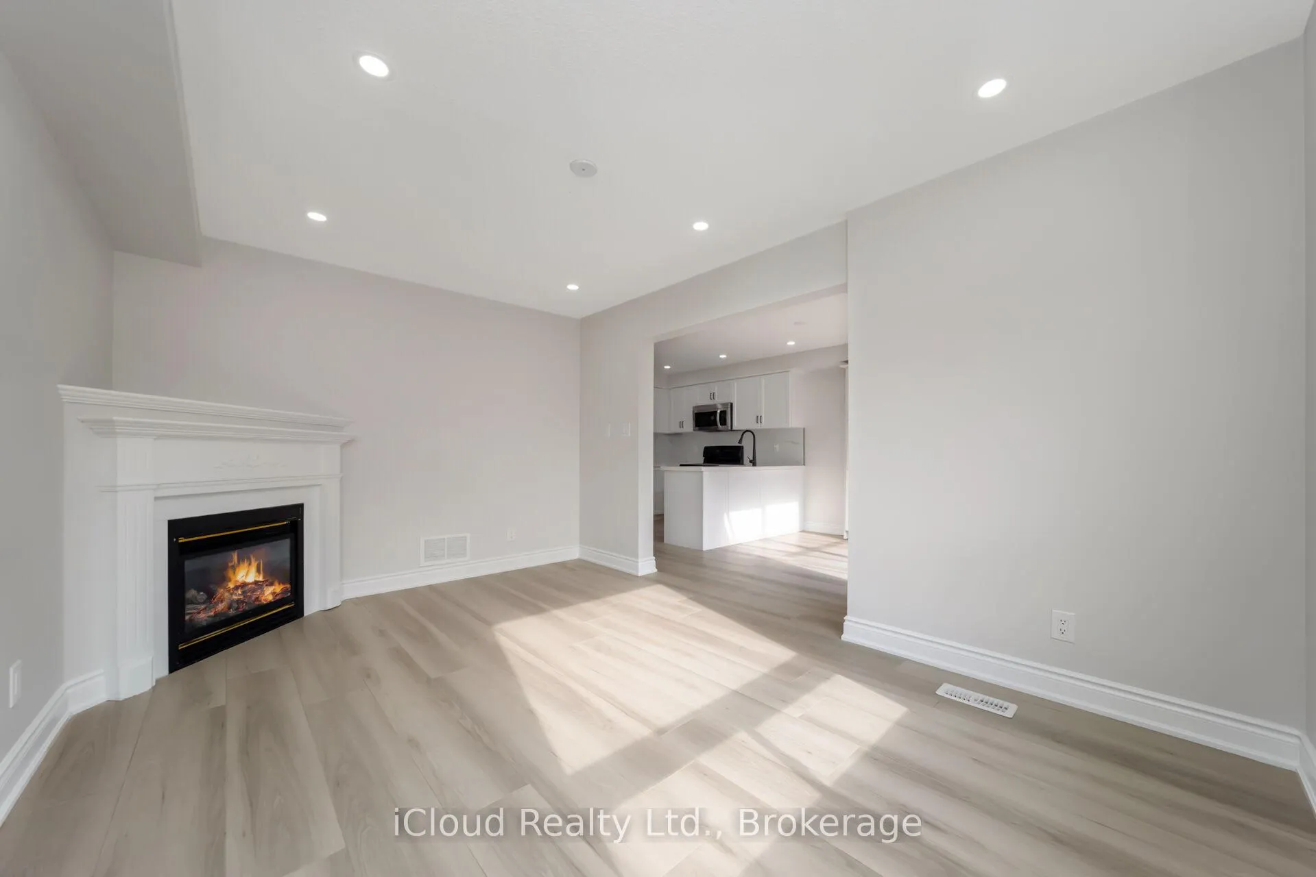 Photo 20 of 86 Cecil Found Crescent, Clarington, Courtice — HOMEH