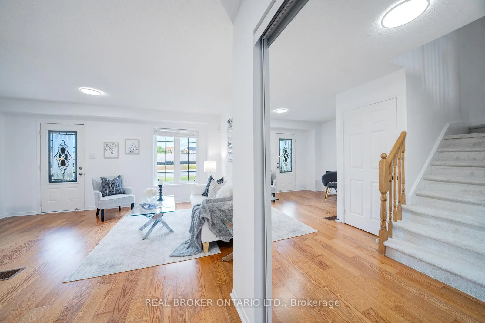 Photo 5 of 505 Rossland Road E, Ajax, Central East — HOMEH