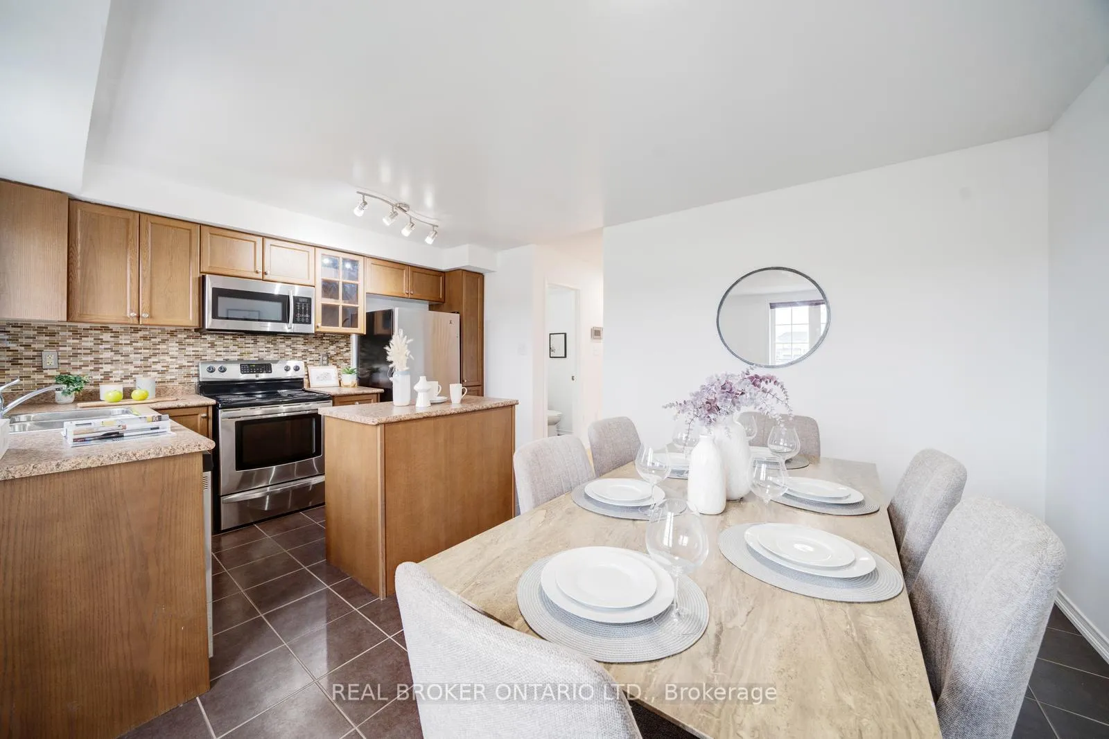 Photo 21 of 505 Rossland Road E, Ajax, Central East — HOMEH