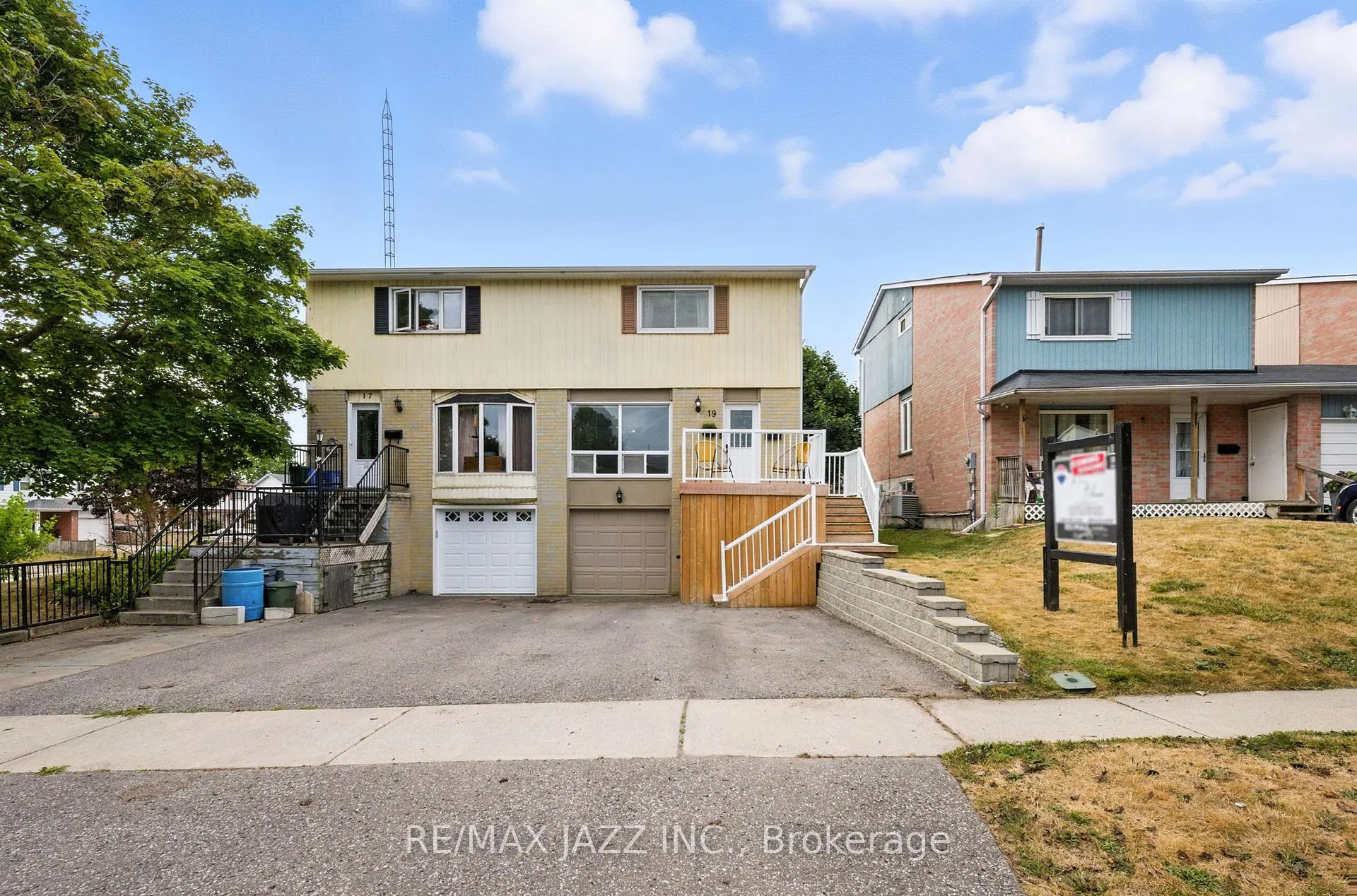 Photo 2 of 19 Doreen Crescent, Clarington, Bowmanville — HOMEH