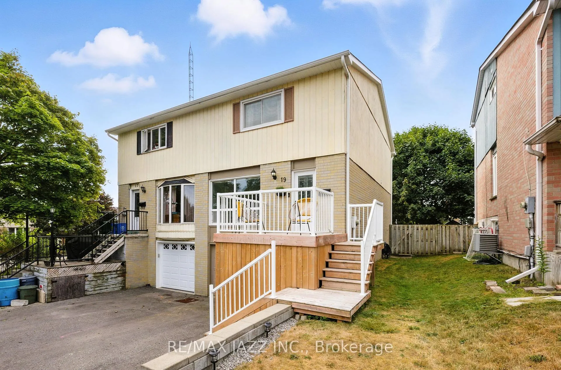 Photo 3 of 19 Doreen Crescent, Clarington, Bowmanville — HOMEH