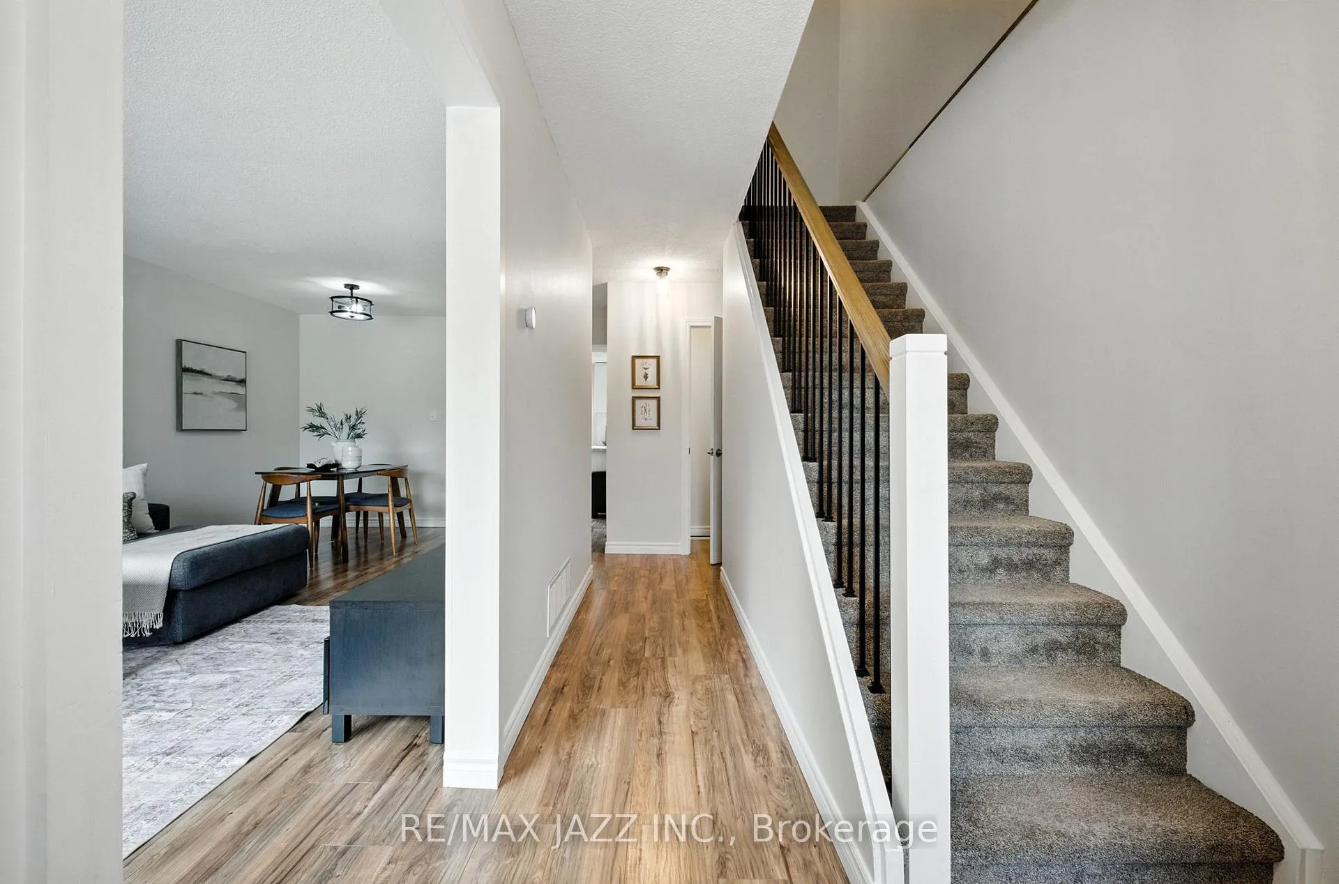 Photo 4 of 19 Doreen Crescent, Clarington, Bowmanville — HOMEH