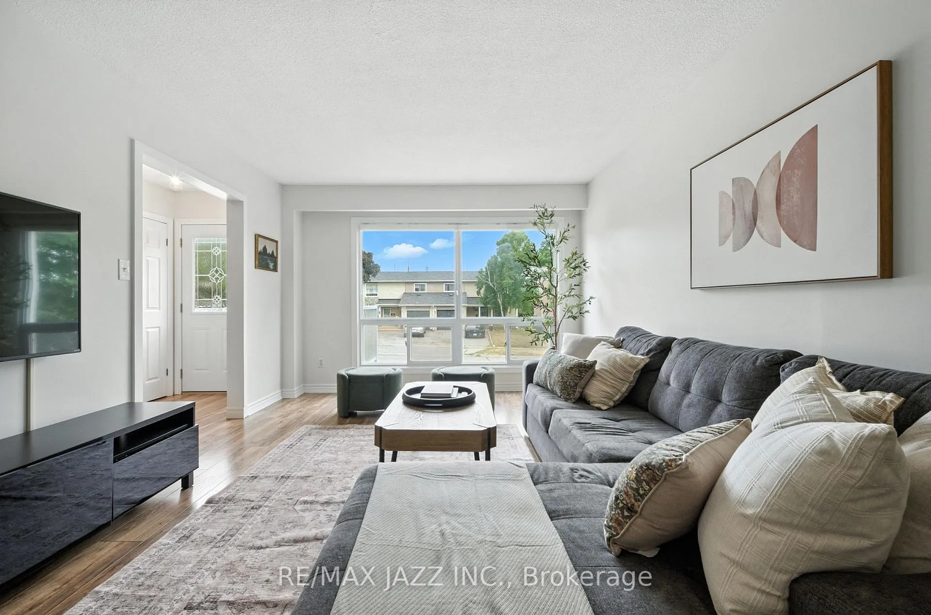 Photo 7 of 19 Doreen Crescent, Clarington, Bowmanville — HOMEH