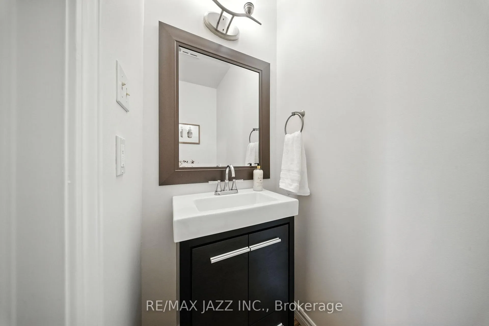 Photo 16 of 19 Doreen Crescent, Clarington, Bowmanville — HOMEH