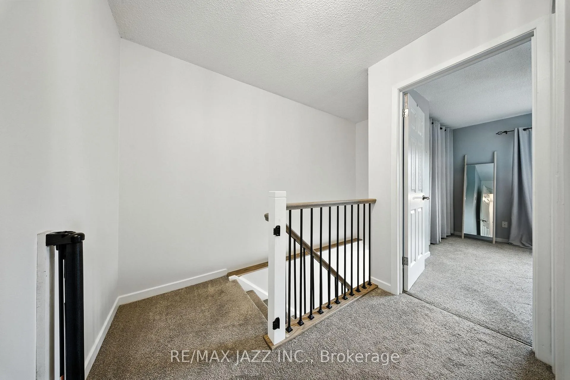 Photo 17 of 19 Doreen Crescent, Clarington, Bowmanville — HOMEH
