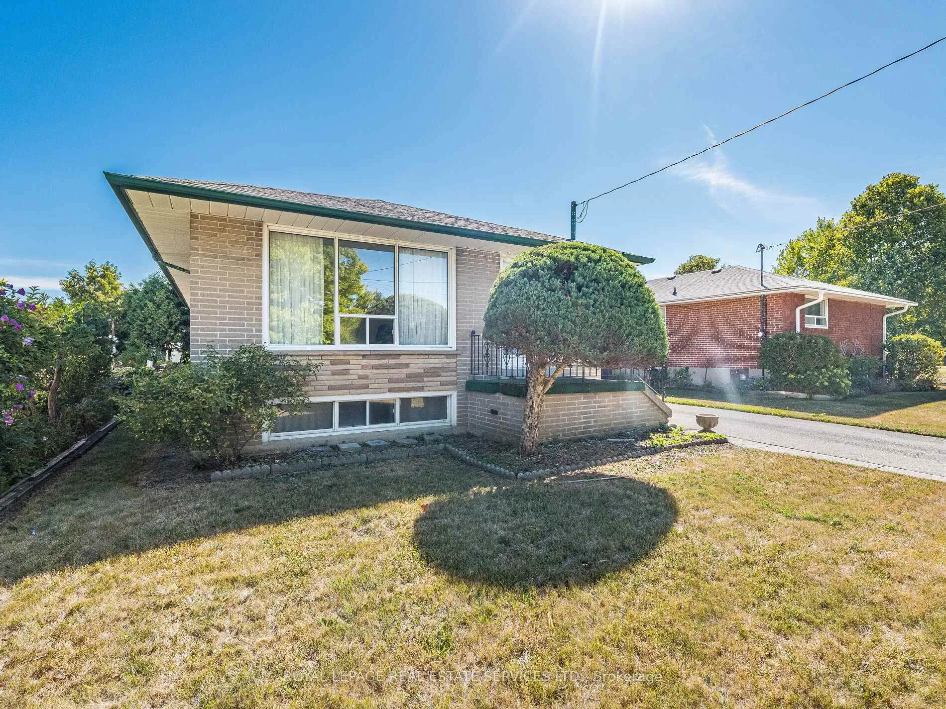 Photo 2 of 15 Hughey Crescent, Scarborough, Ionview — HOMEH