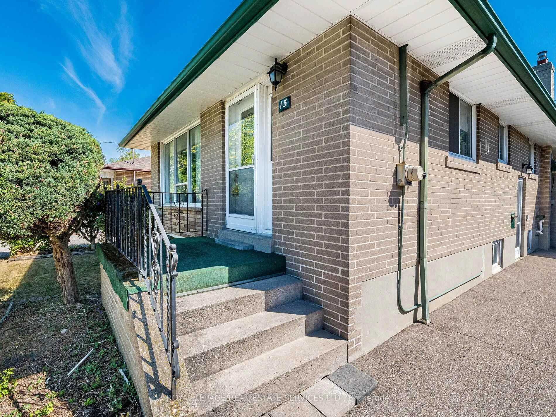 Photo 3 of 15 Hughey Crescent, Scarborough, Ionview — HOMEH