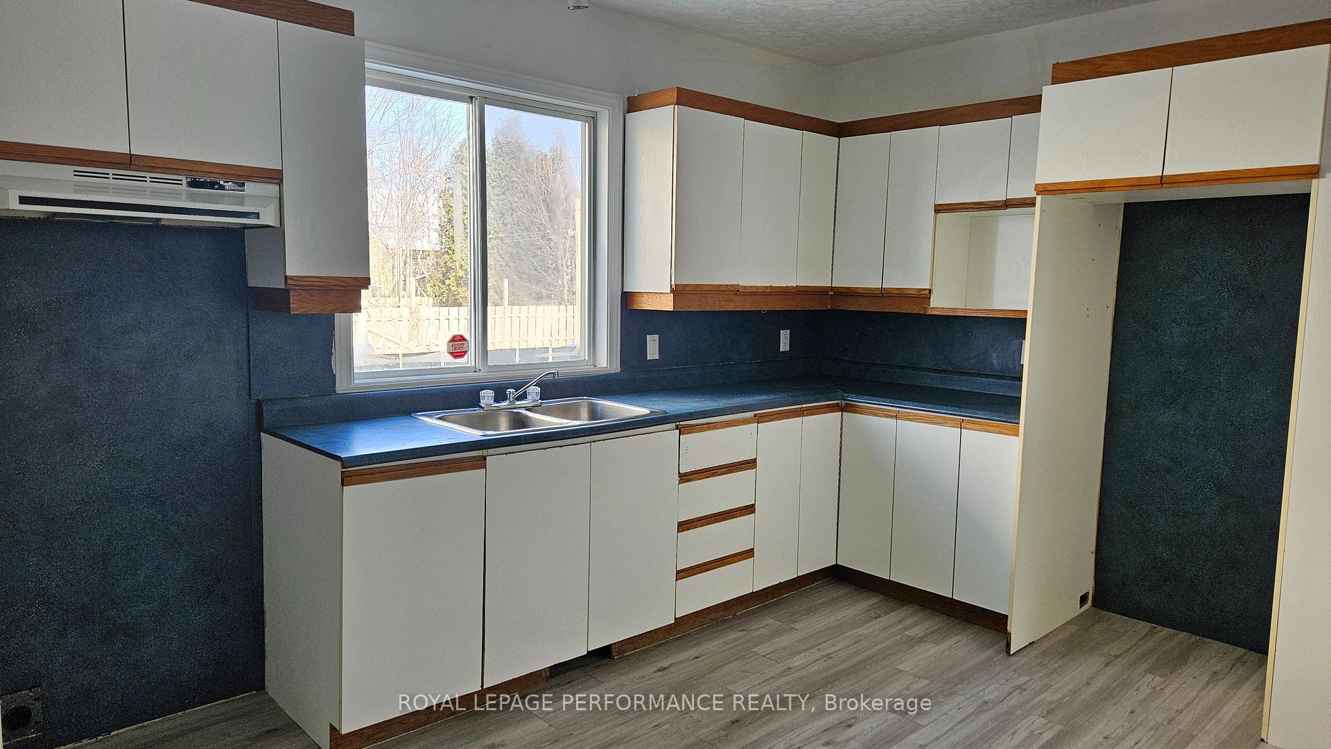 Photo 9 of 334 McConnell Avenue E, Cornwall — HOMEH