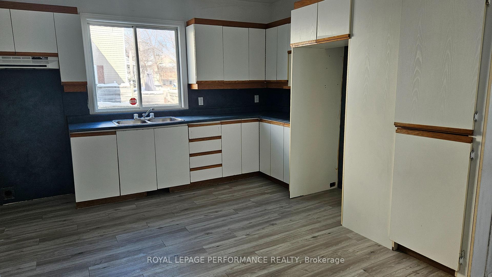 Photo 11 of 334 McConnell Avenue E, Cornwall — HOMEH