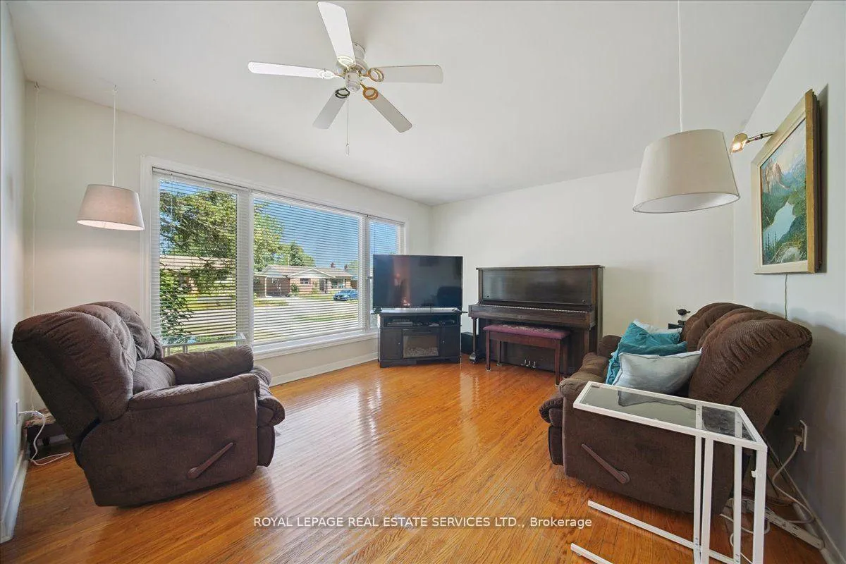 Photo 5 of 155 Burcher Road, Ajax, South East — HOMEH
