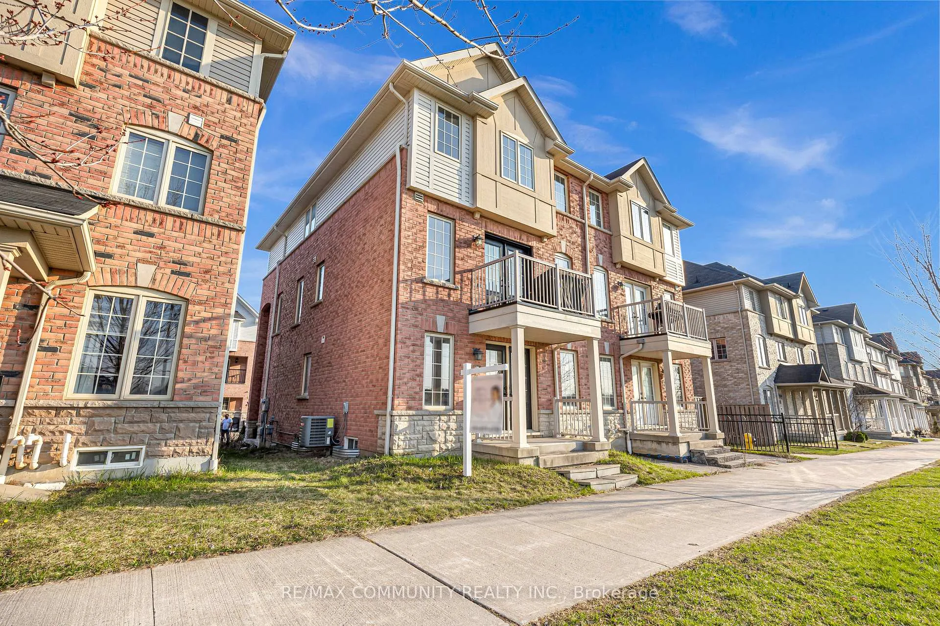 Photo 5 of 473 Rossland Road E, Ajax, Central East — HOMEH