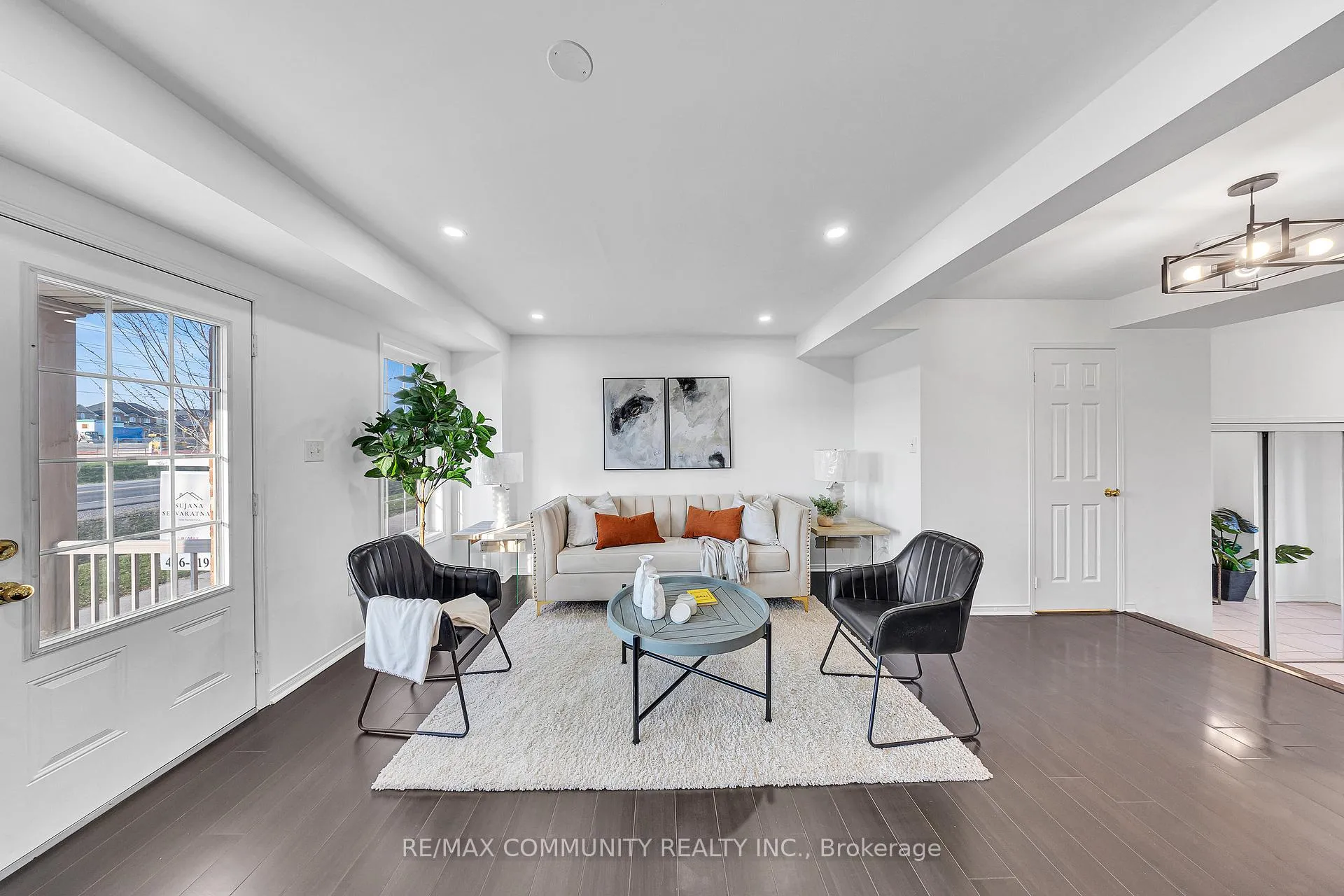 Photo 10 of 473 Rossland Road E, Ajax, Central East — HOMEH