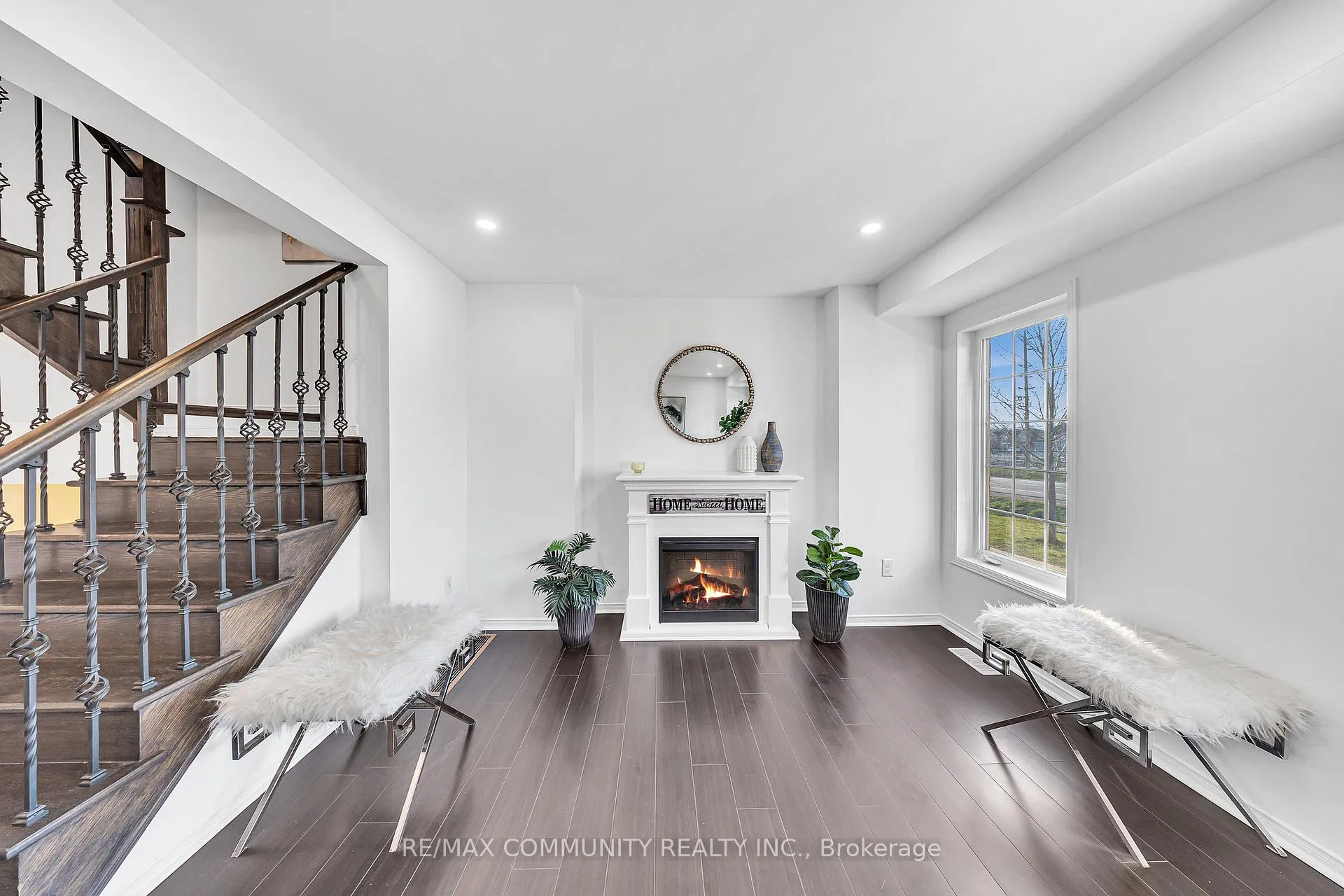 Photo 11 of 473 Rossland Road E, Ajax, Central East — HOMEH