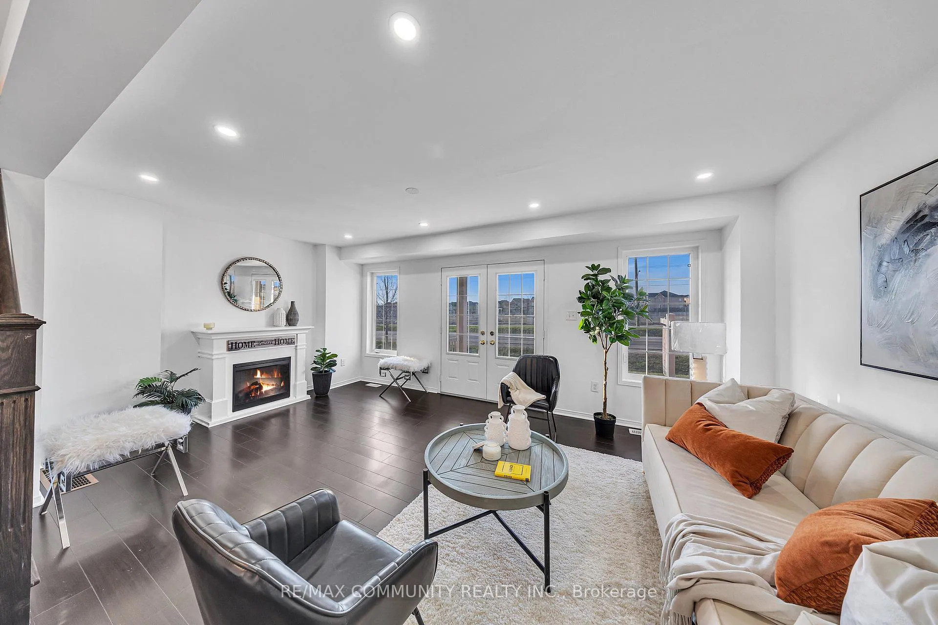 Photo 13 of 473 Rossland Road E, Ajax, Central East — HOMEH