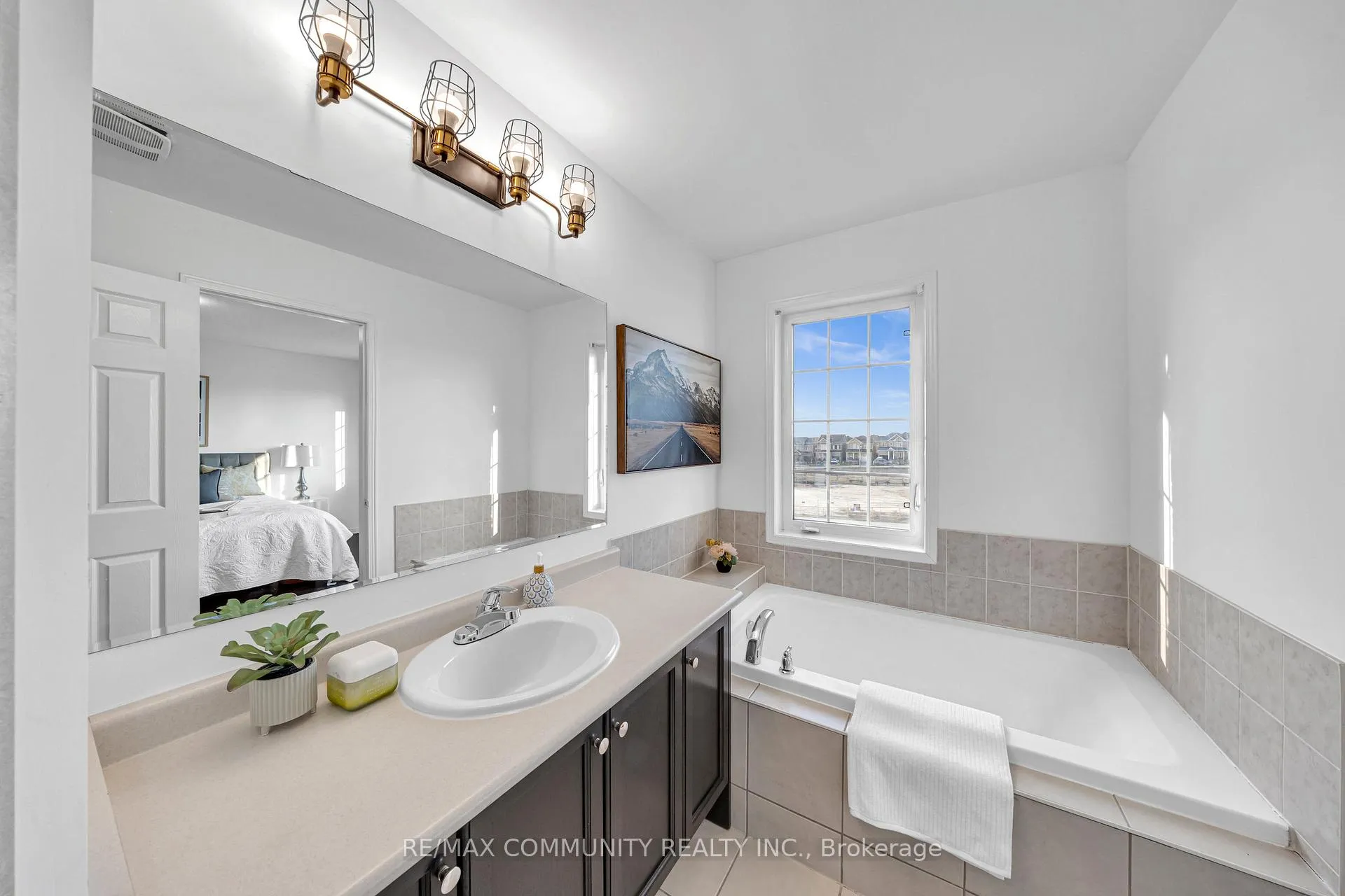 Photo 31 of 473 Rossland Road E, Ajax, Central East — HOMEH