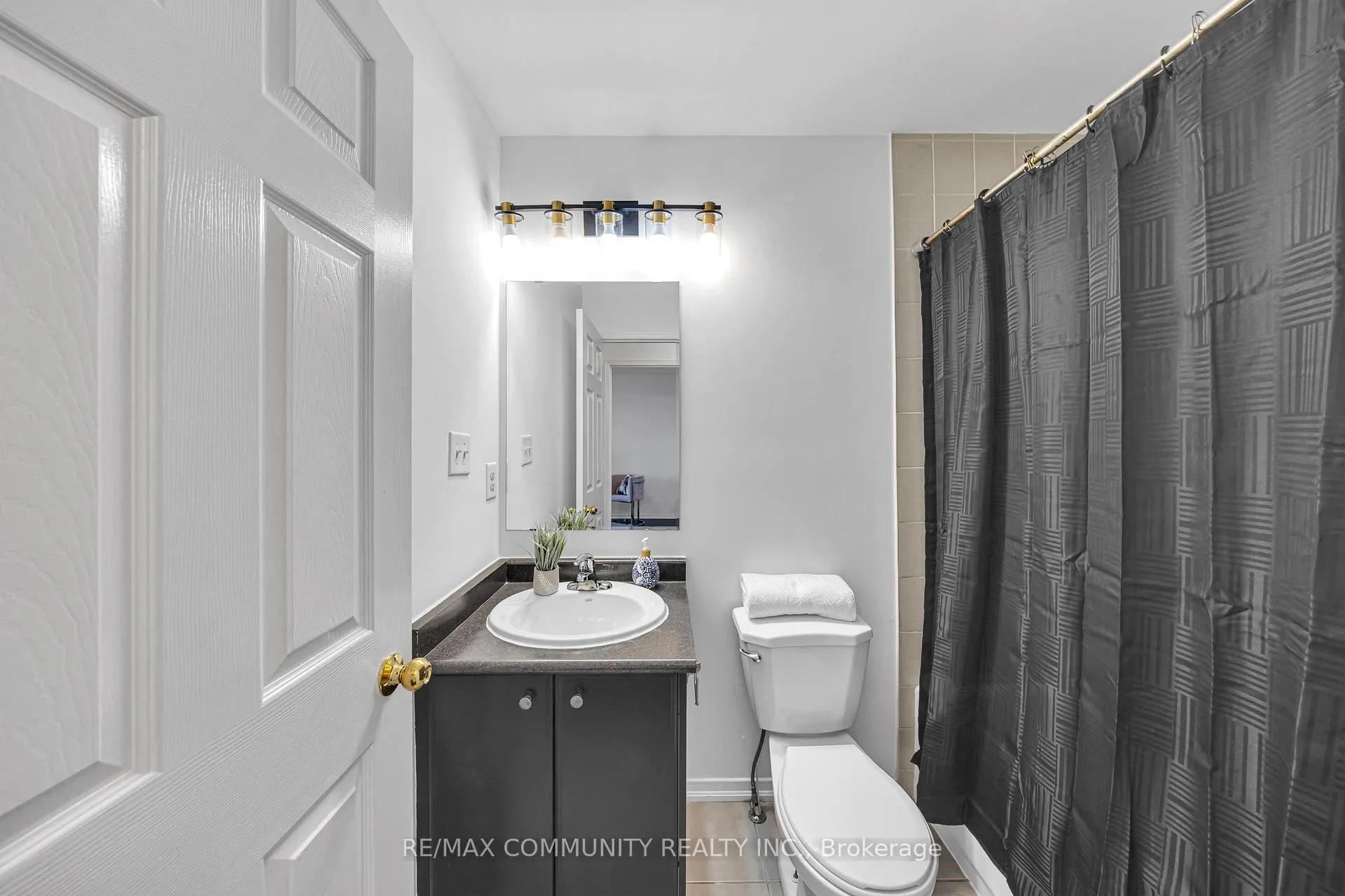 Photo 35 of 473 Rossland Road E, Ajax, Central East — HOMEH