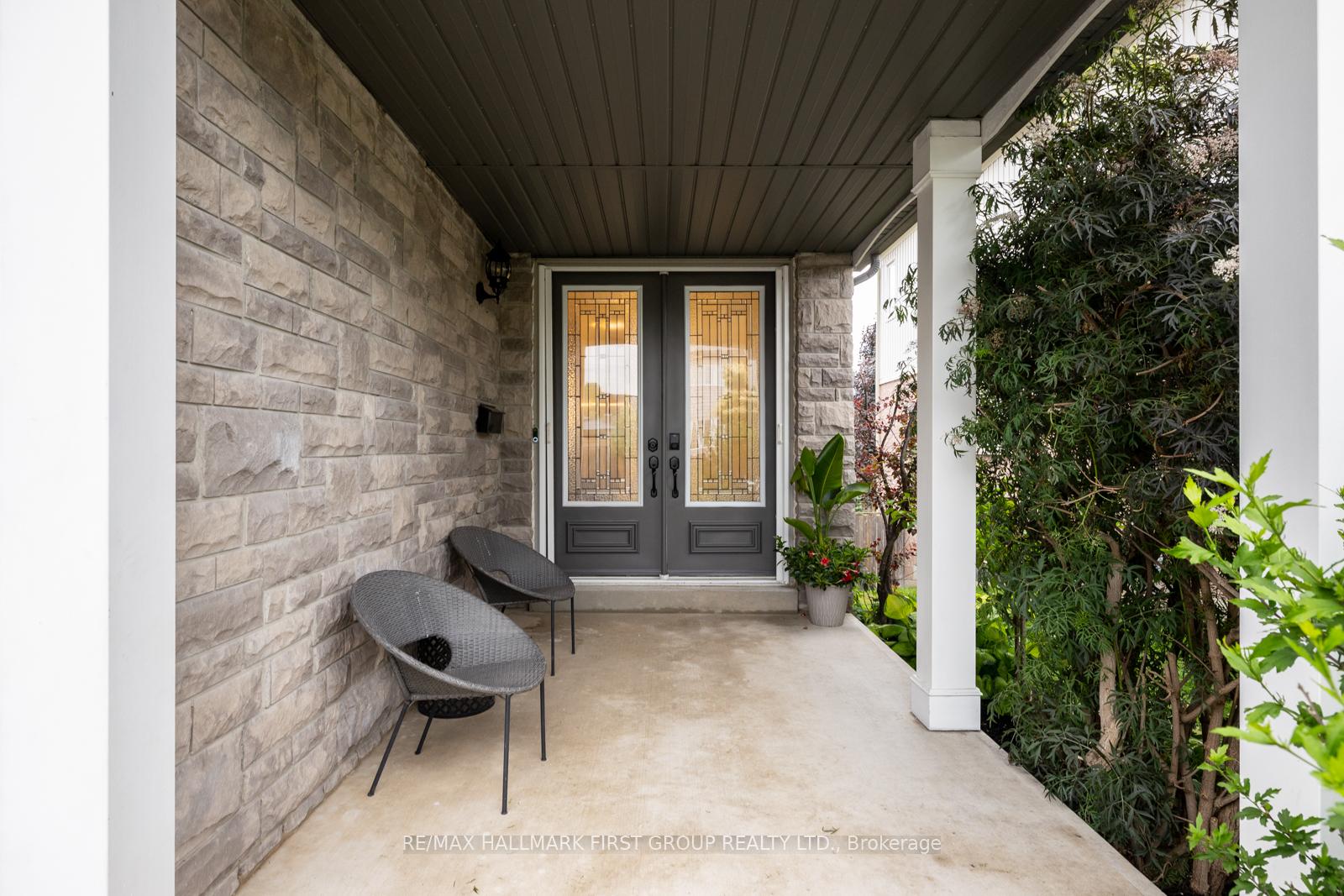 Photo 2 of 39 Baxter Street, Clarington, Bowmanville — HOMEH