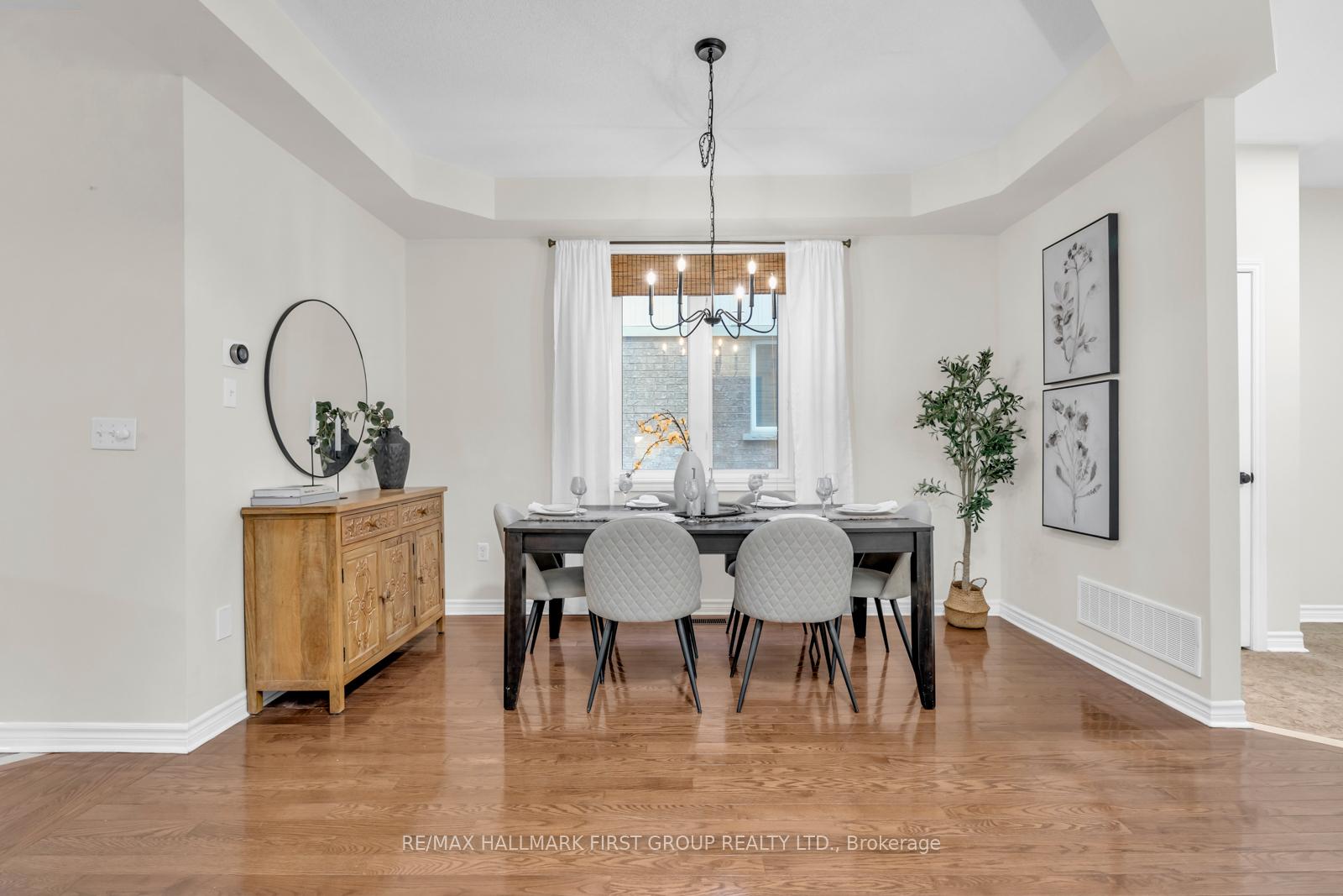 Photo 6 of 39 Baxter Street, Clarington, Bowmanville — HOMEH
