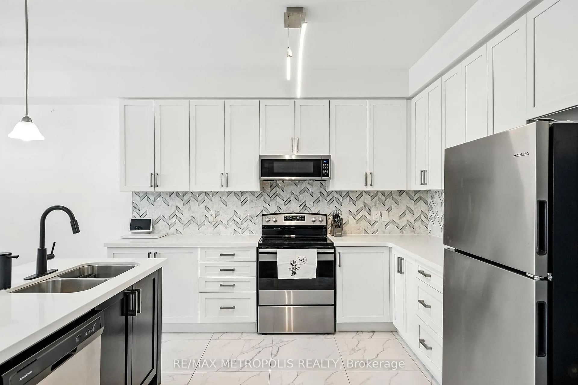 Photo 3 of 40 Cotton Street, Clarington, Bowmanville — HOMEH
